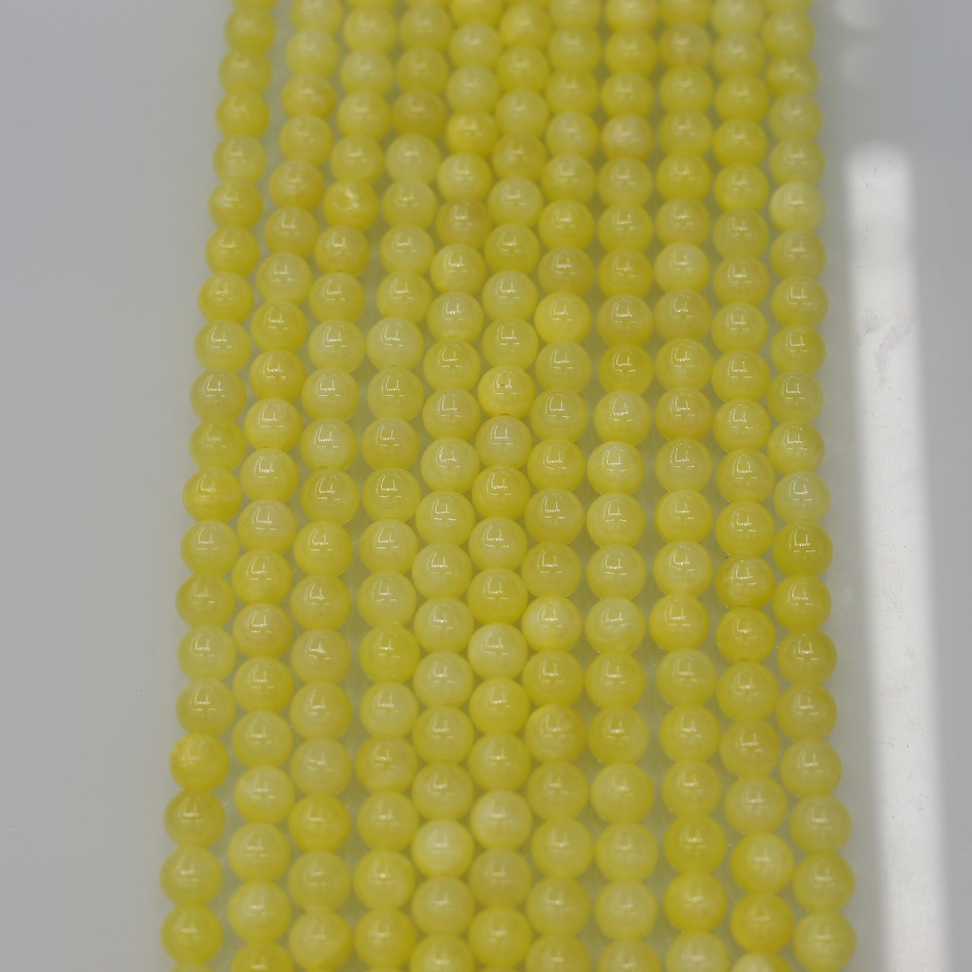 Color no. 6 lemon yellow 4mm/93pcs