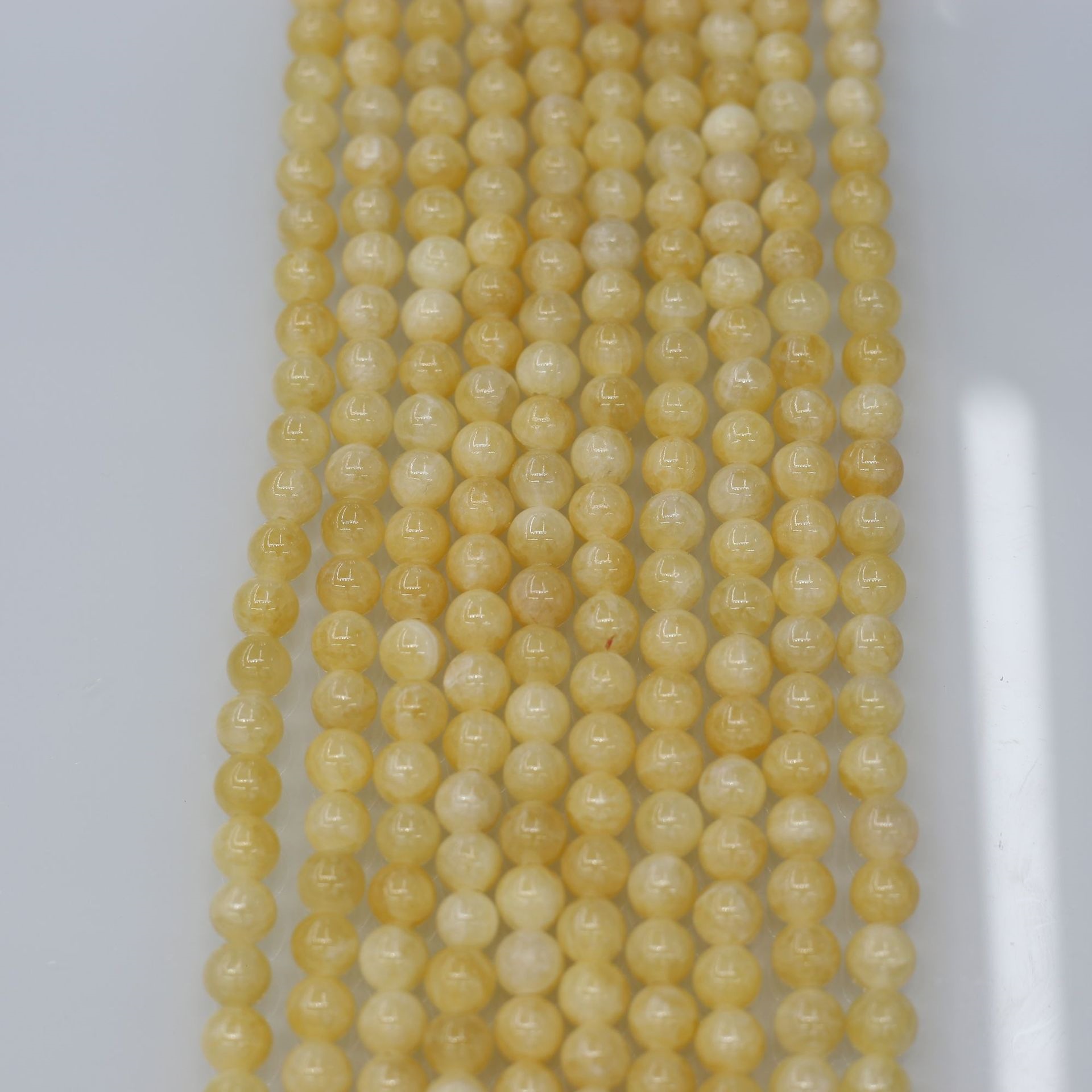 Color champagne no. 16 4mm/93pcs