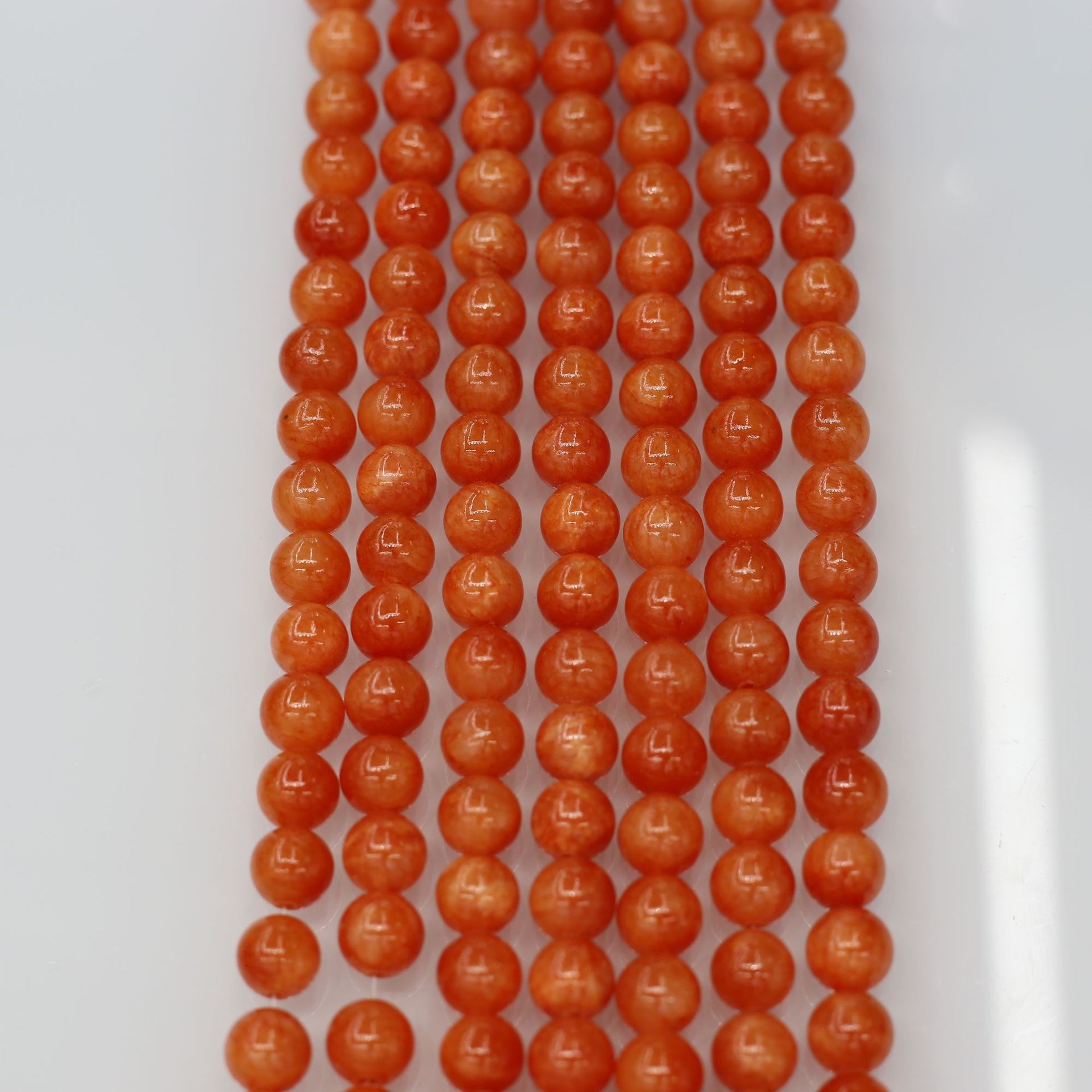 Color no. 18 blood red 4mm/93pcs