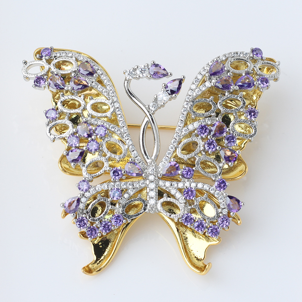 2:4x6-d0111 with brooch