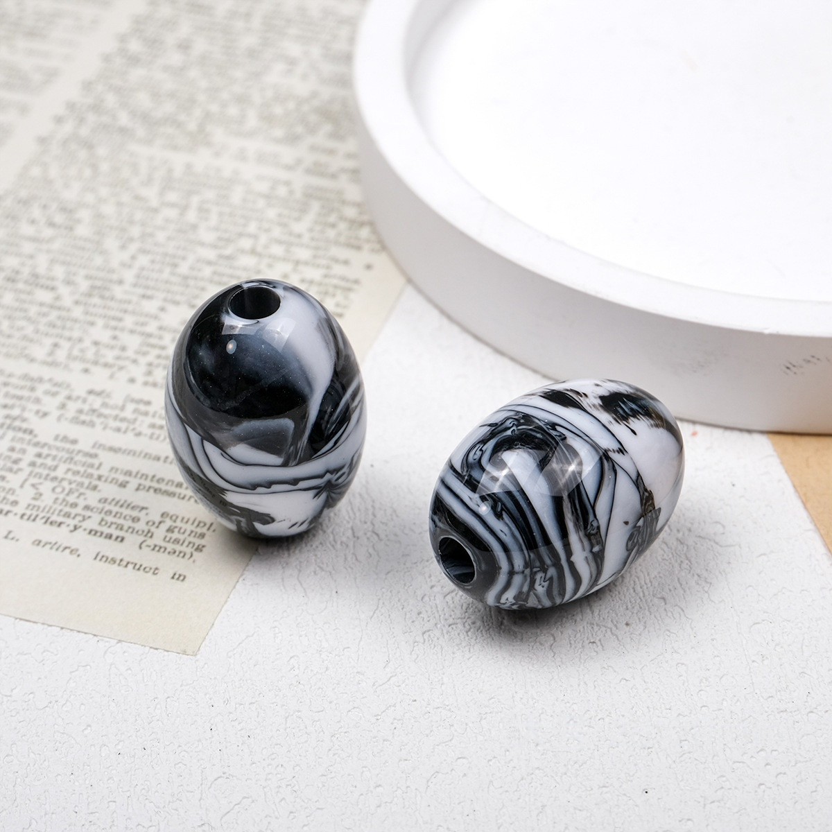 Black and white 21*15mm hole 4mm