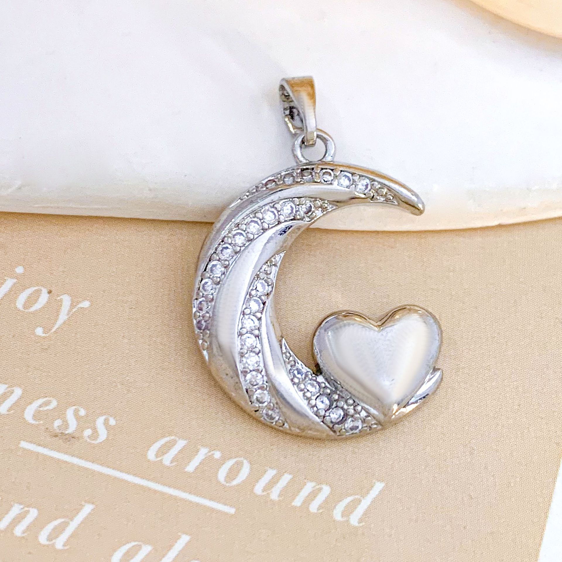 2:Xl1713 moon love pendant silver