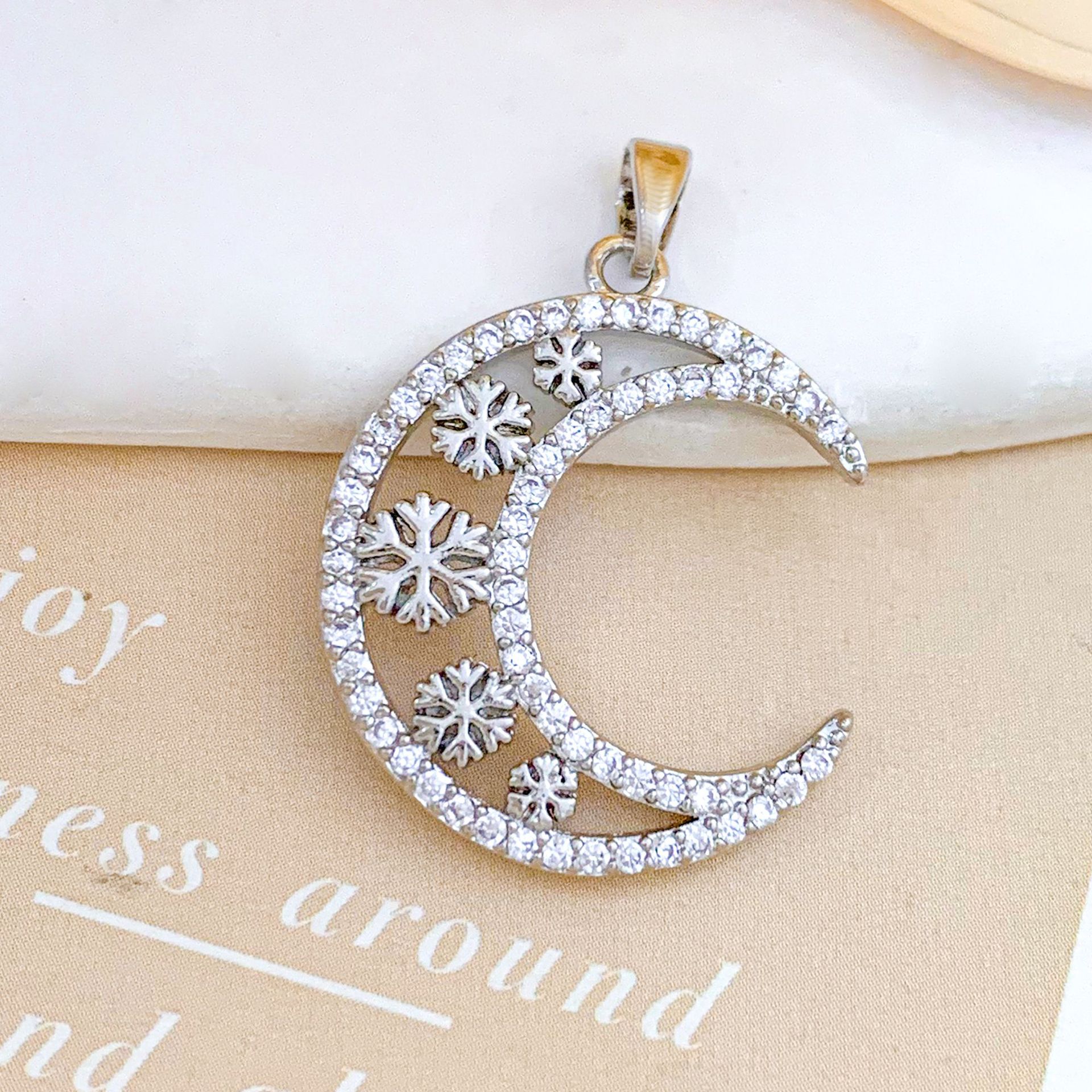6:Xl1912 snowflake moon pendant silver