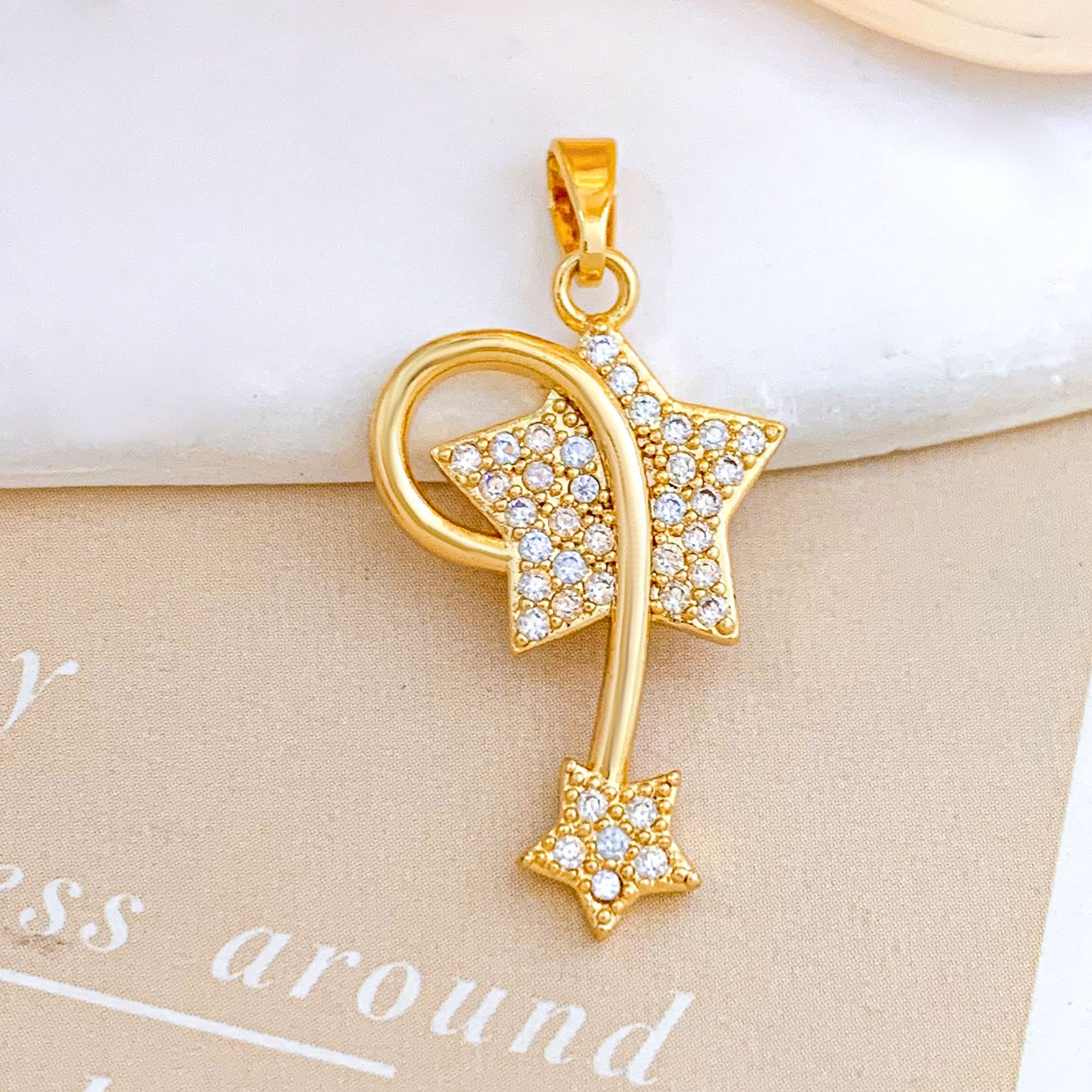 11:Xl2085 meteor pendant gold