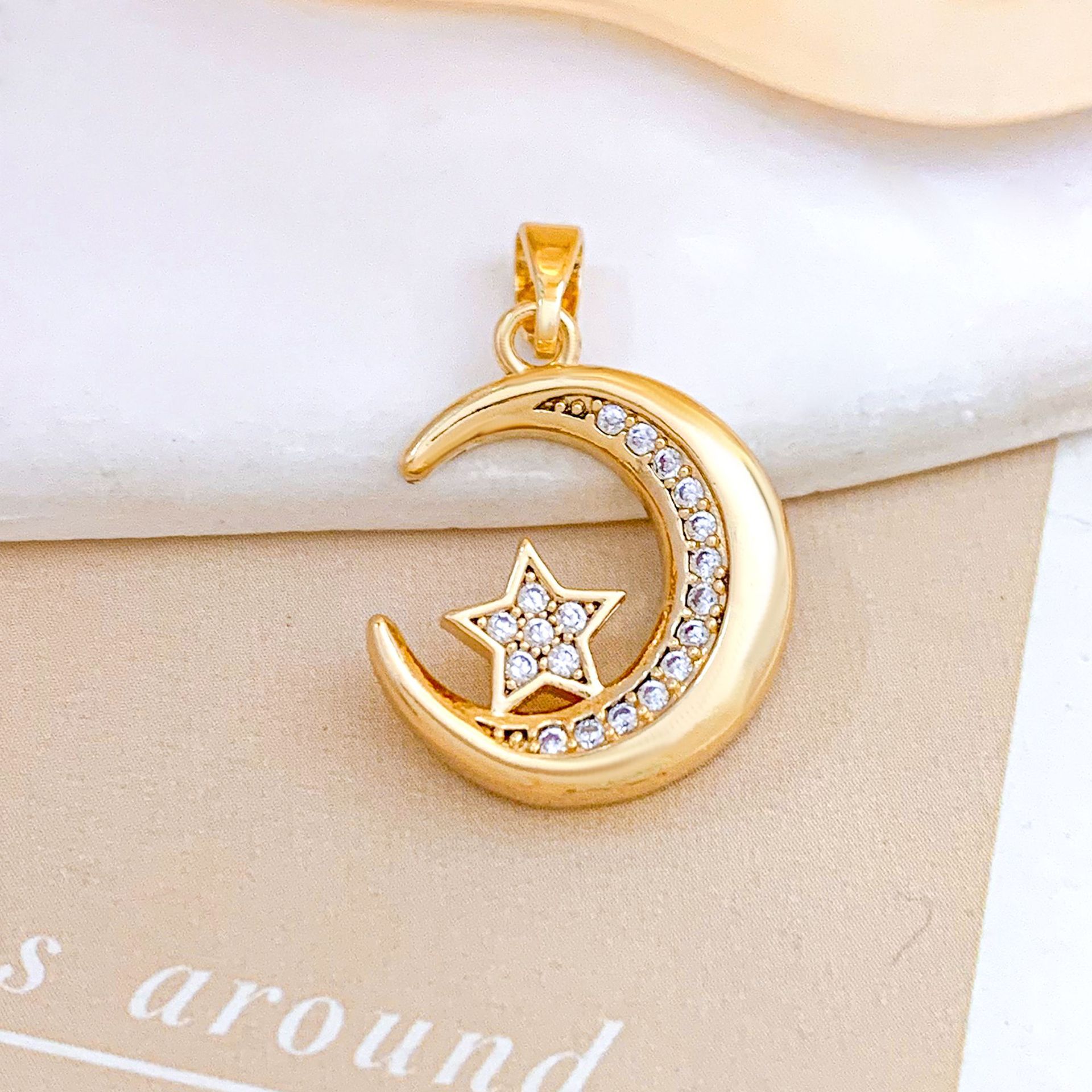 13:Xl2127 moon star pendant gold