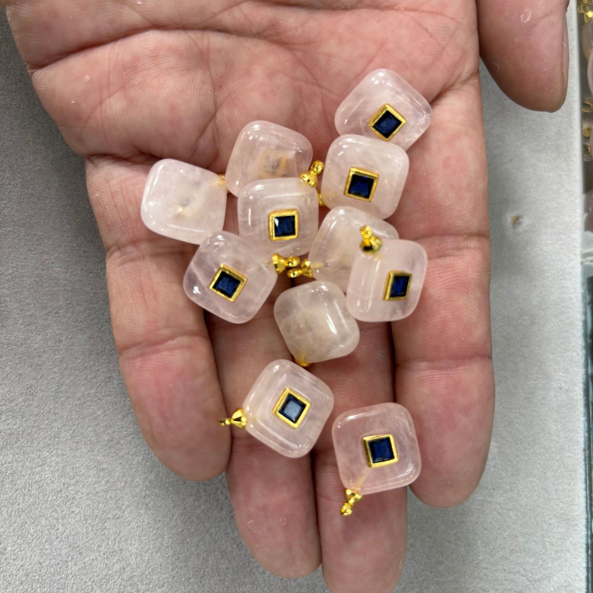 17 Rose quartz