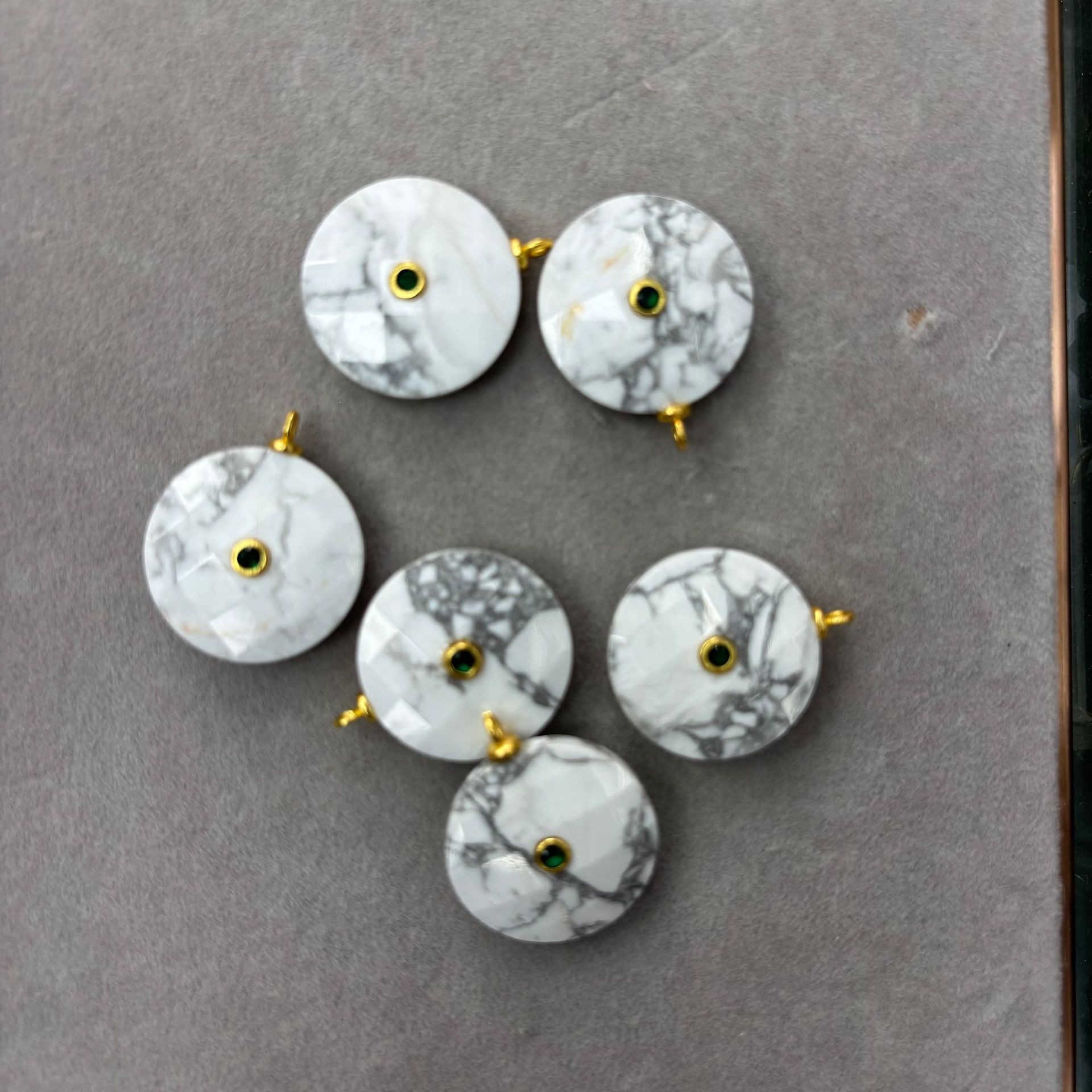 4:White turquoise