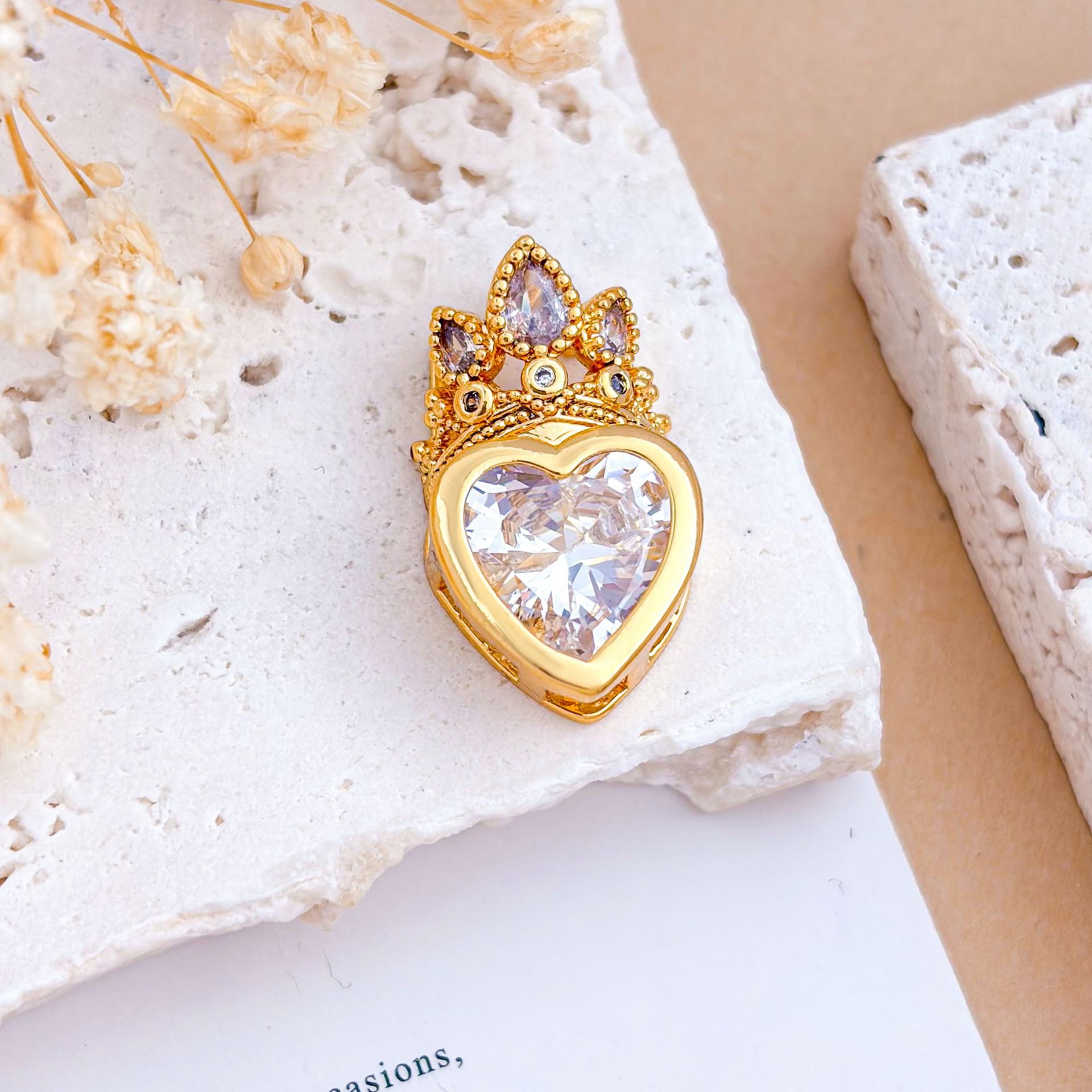 1:Xl1450 crown love pendant gold