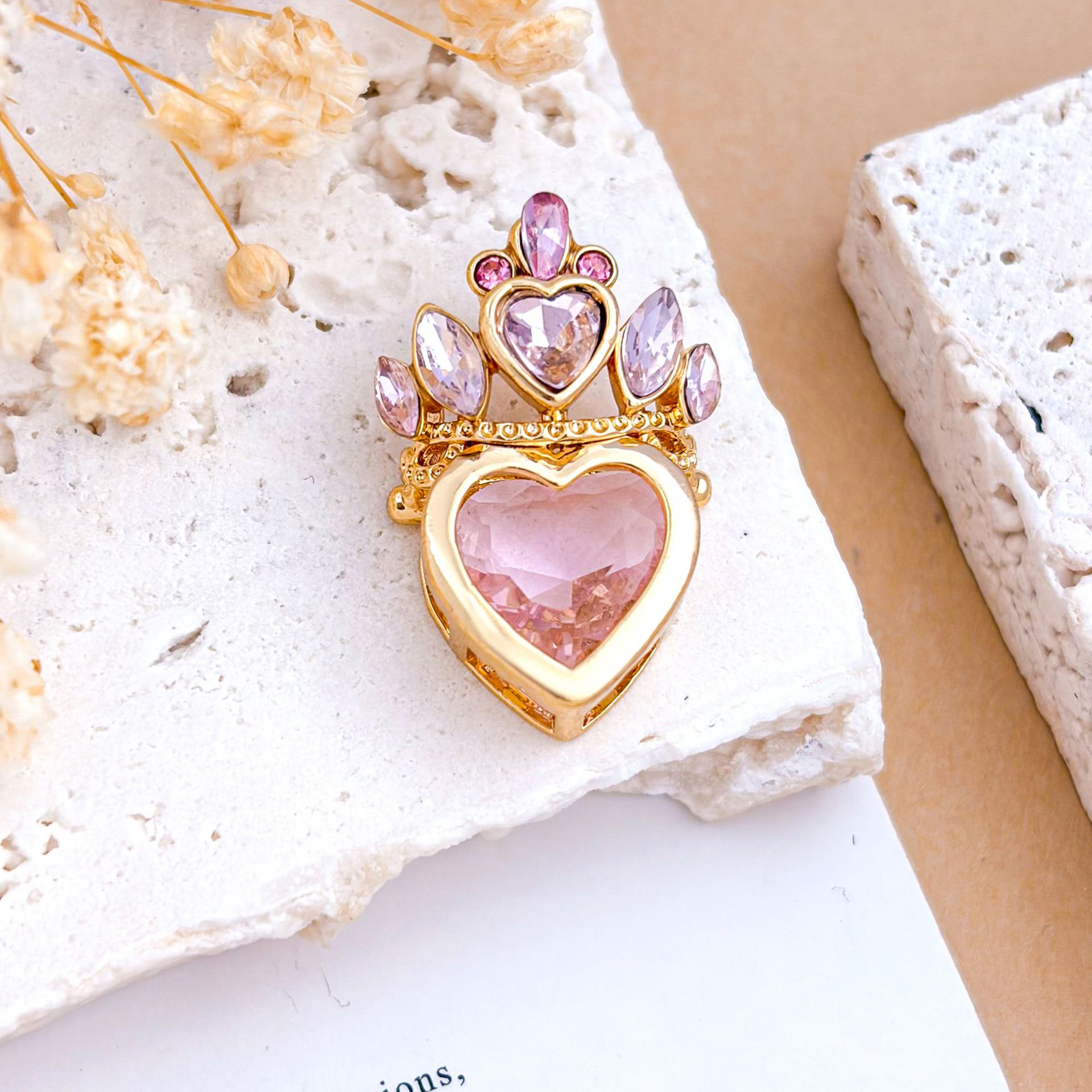 2:Xl1709 pink crown love pendant gold