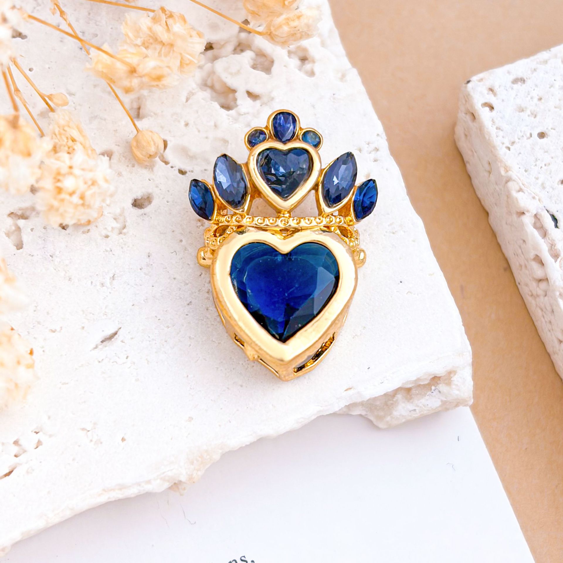 3:Xl1709 blue crown love pendant gold