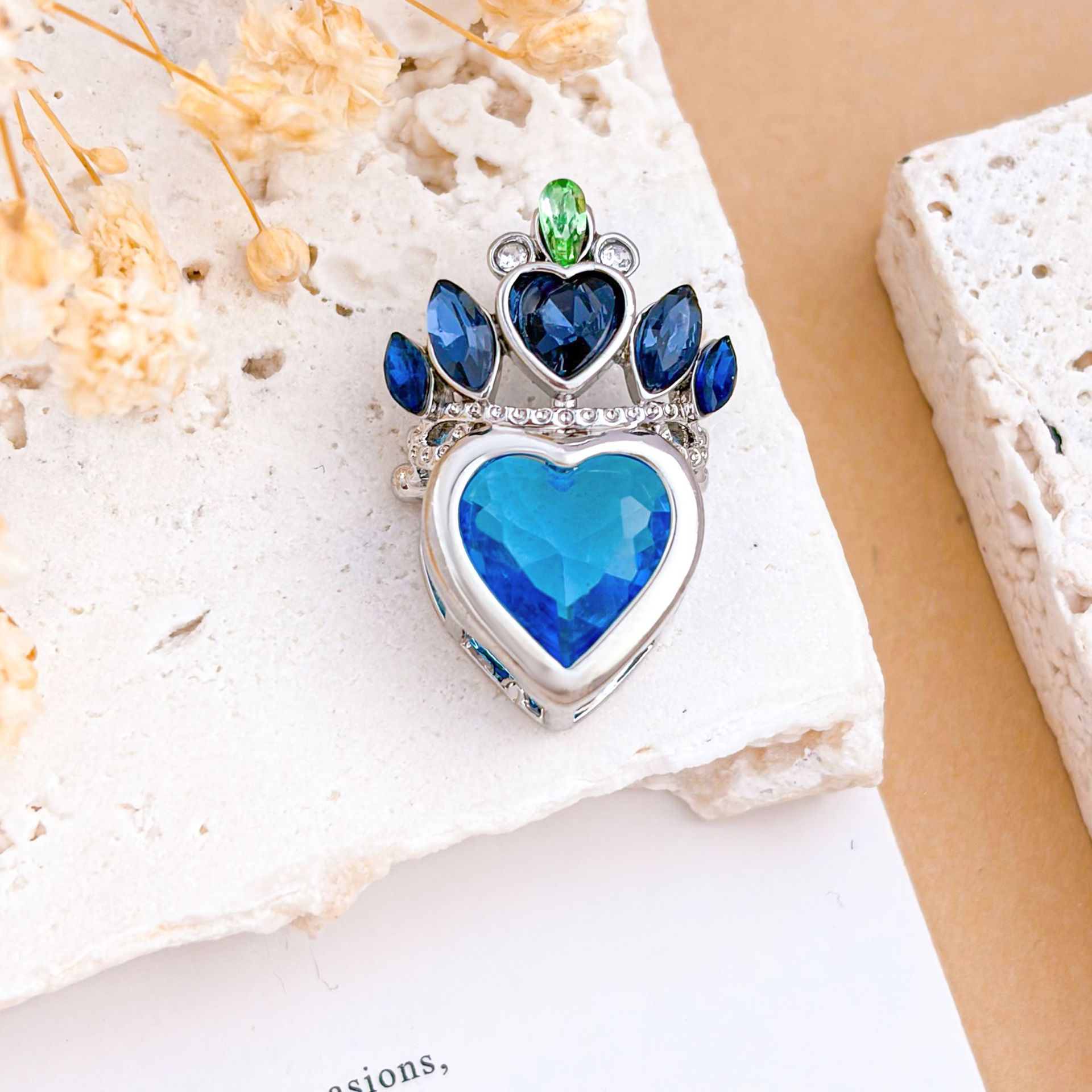 6:Xl1709 royal blue crown sea blue love pendant silver