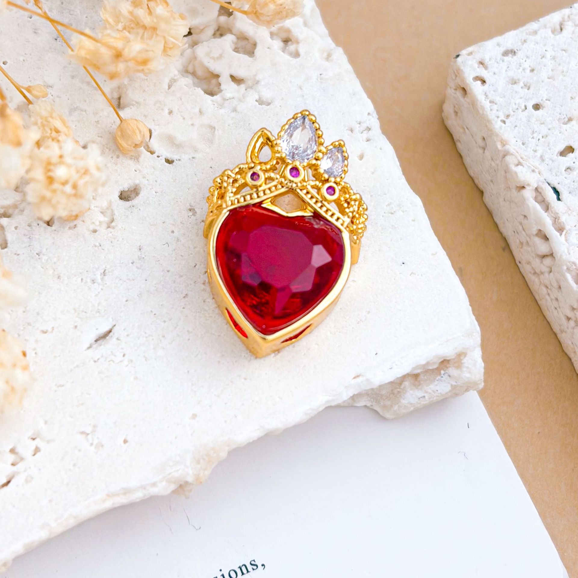 7:Xl2163 crown red heart pendant gold
