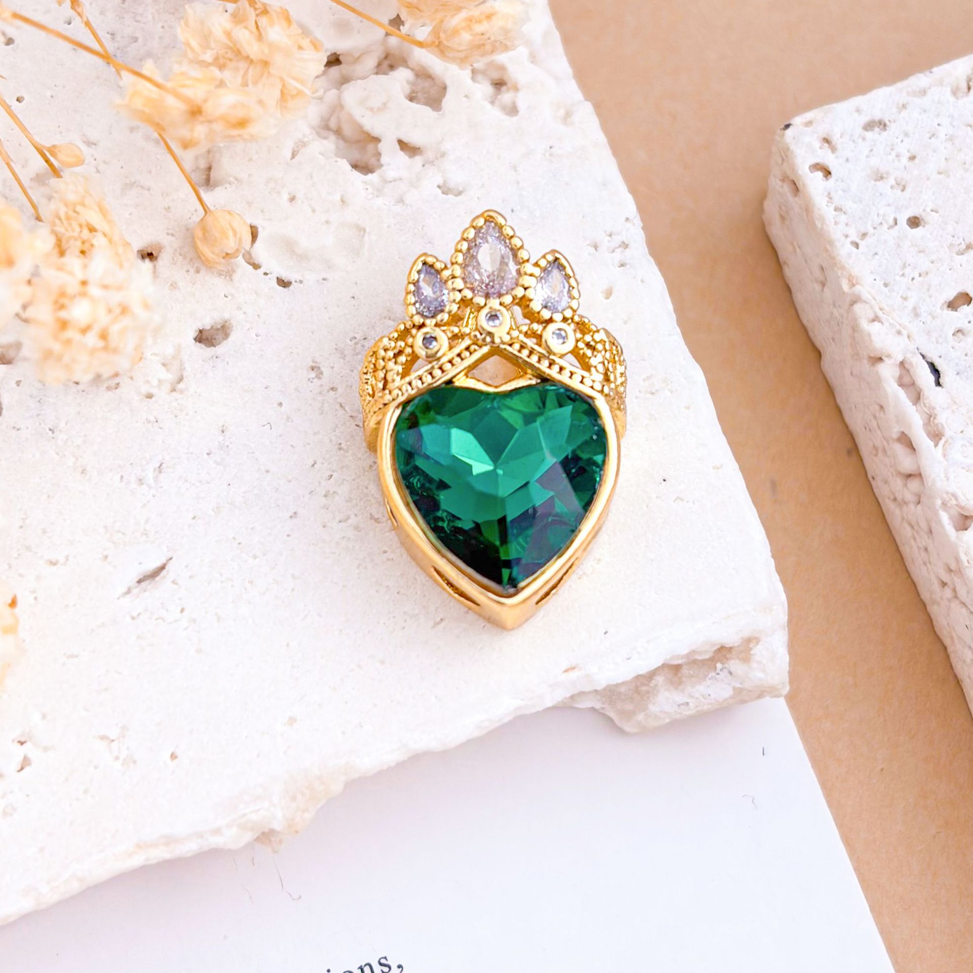 8:Xl2163 crown emerald love pendant gold