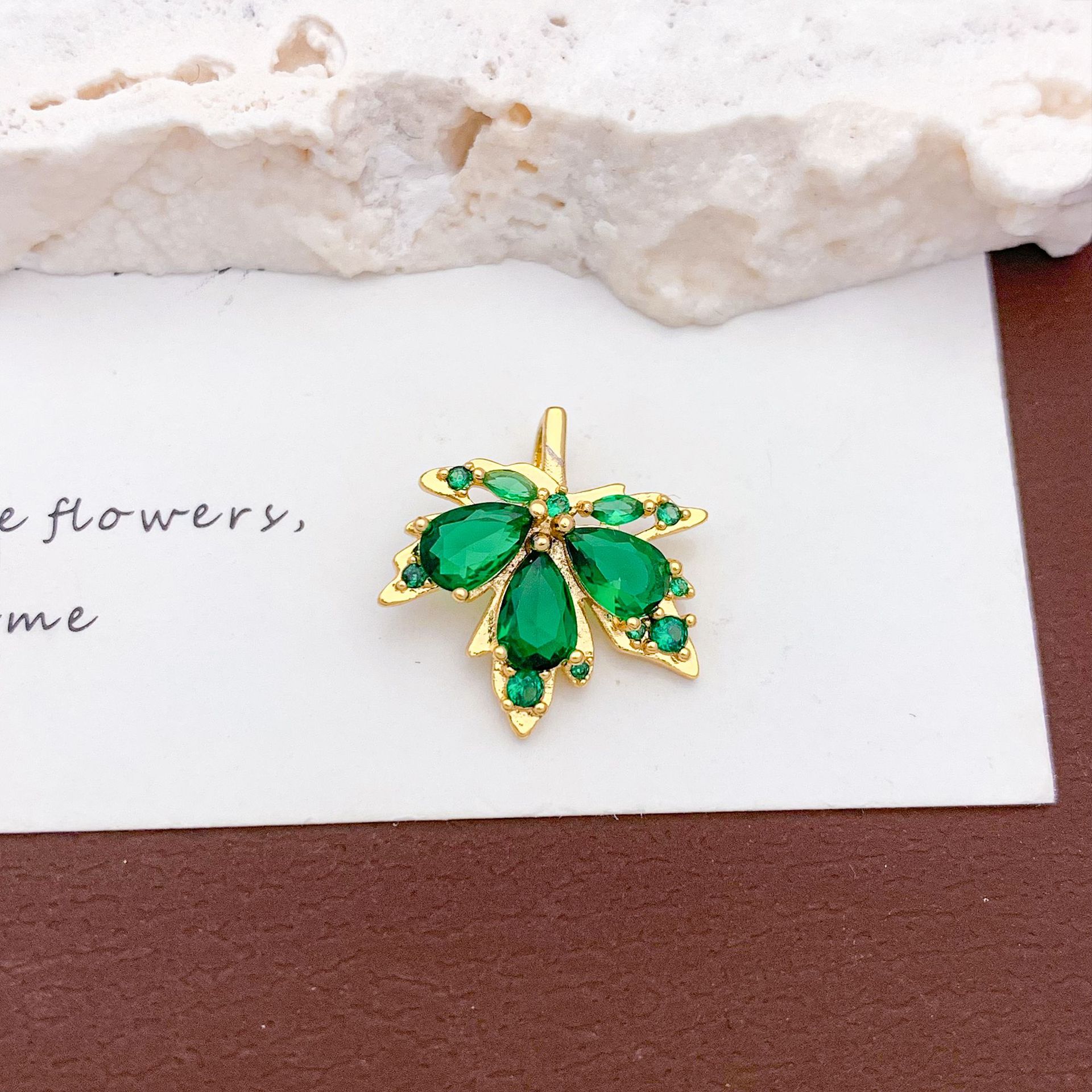 2:Xl259 green maple leaf pendant gold
