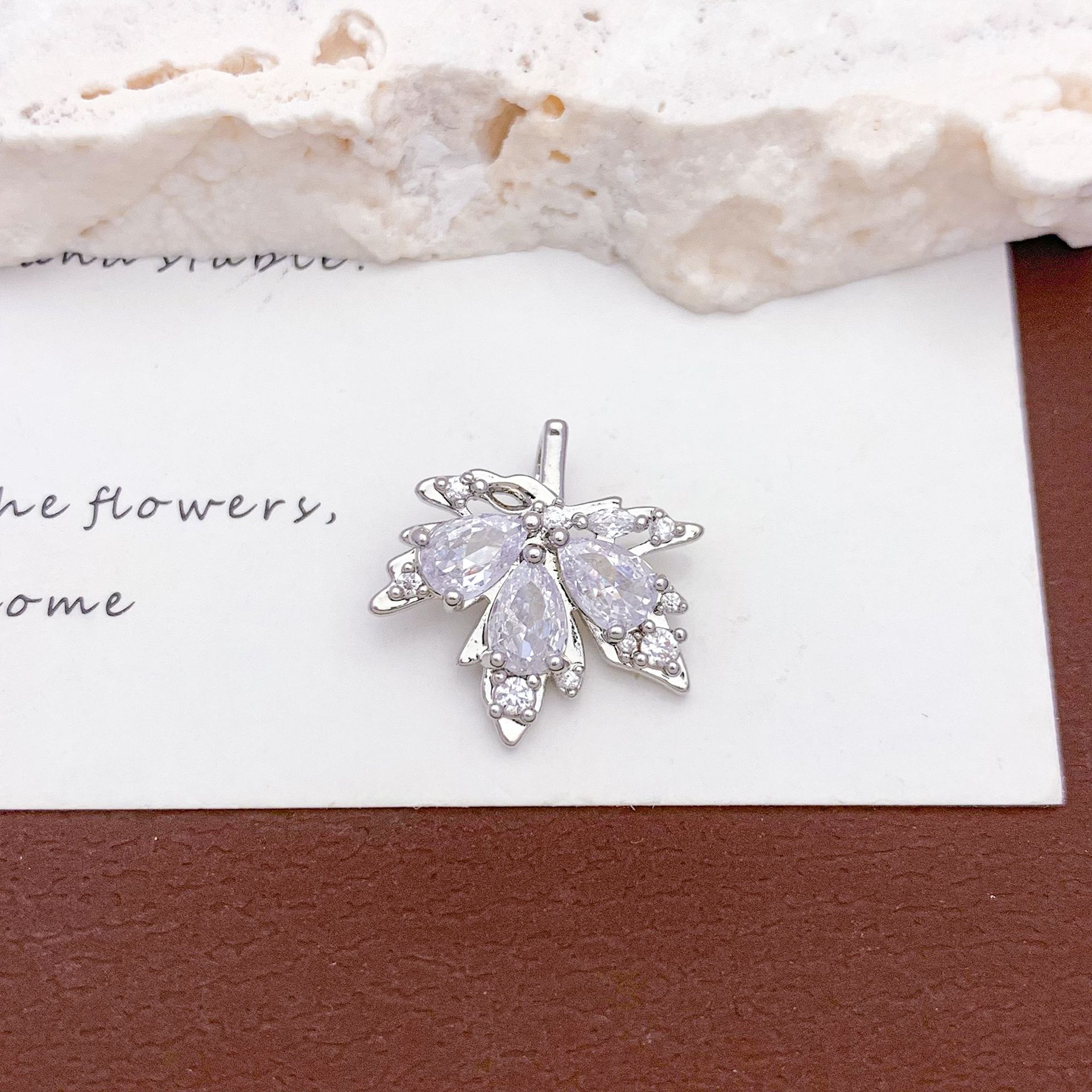 3:Xl259 maple leaf pendant silver