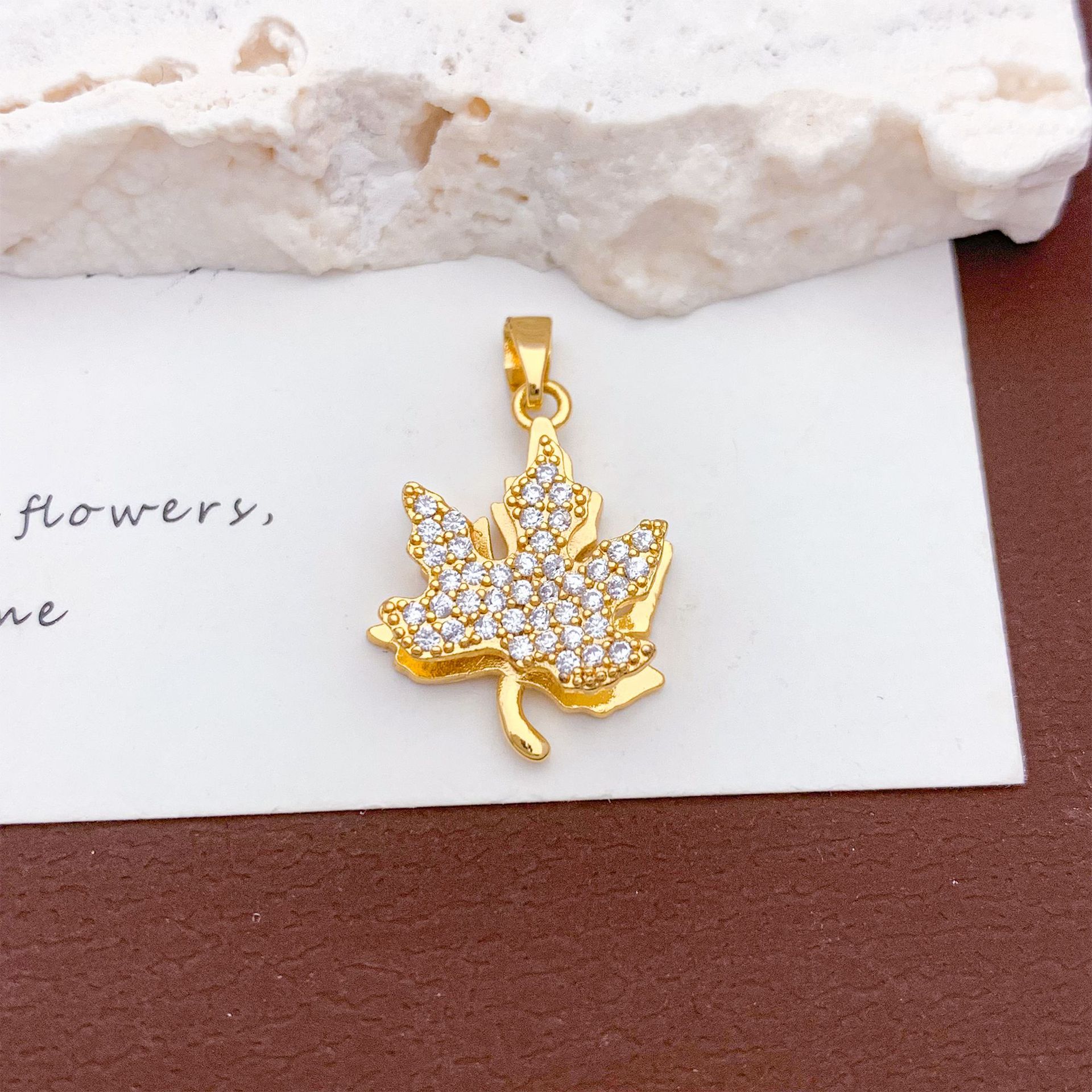 6:Xl545 double layer maple leaf pendant gold