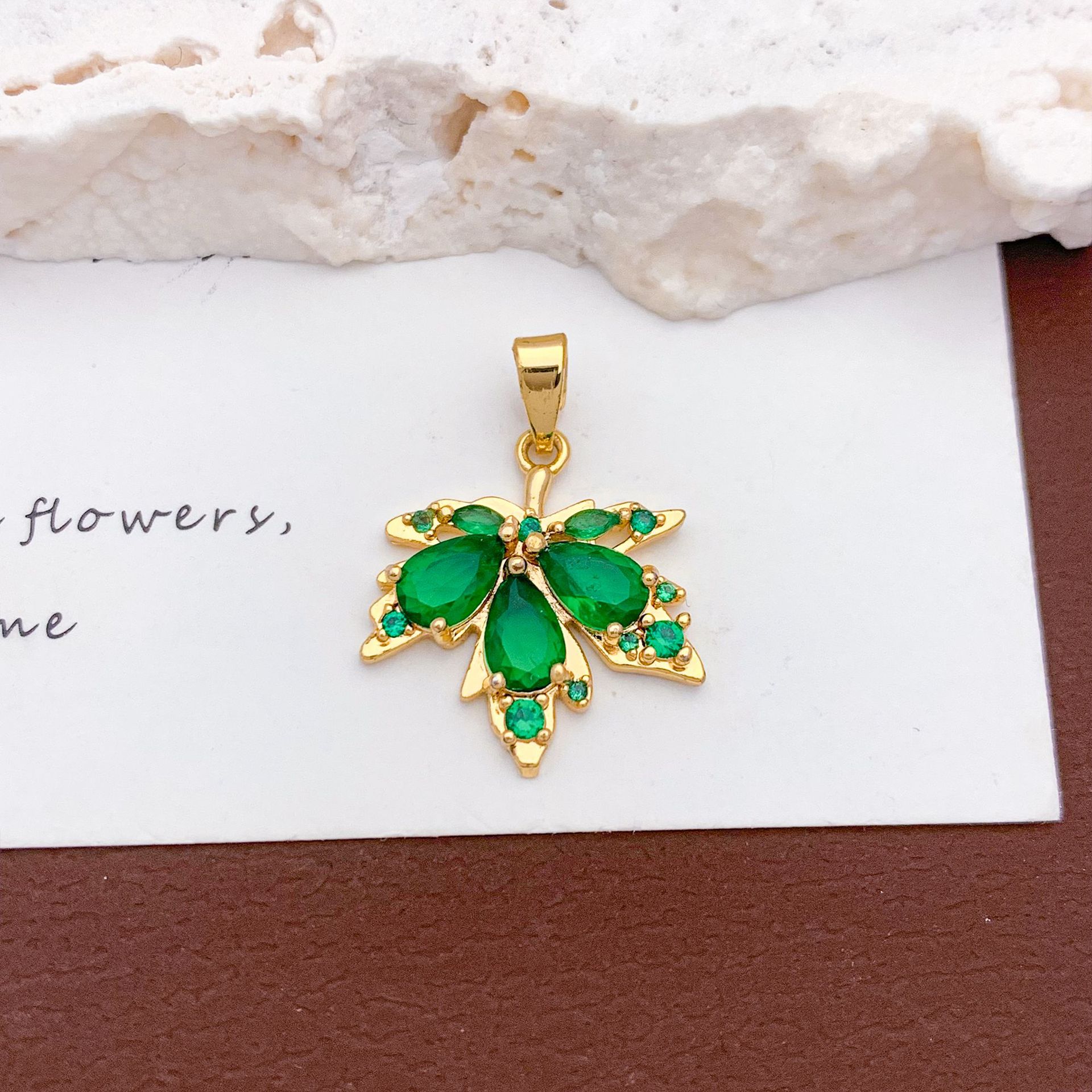 7:Xl2701 green maple leaf pendant gold