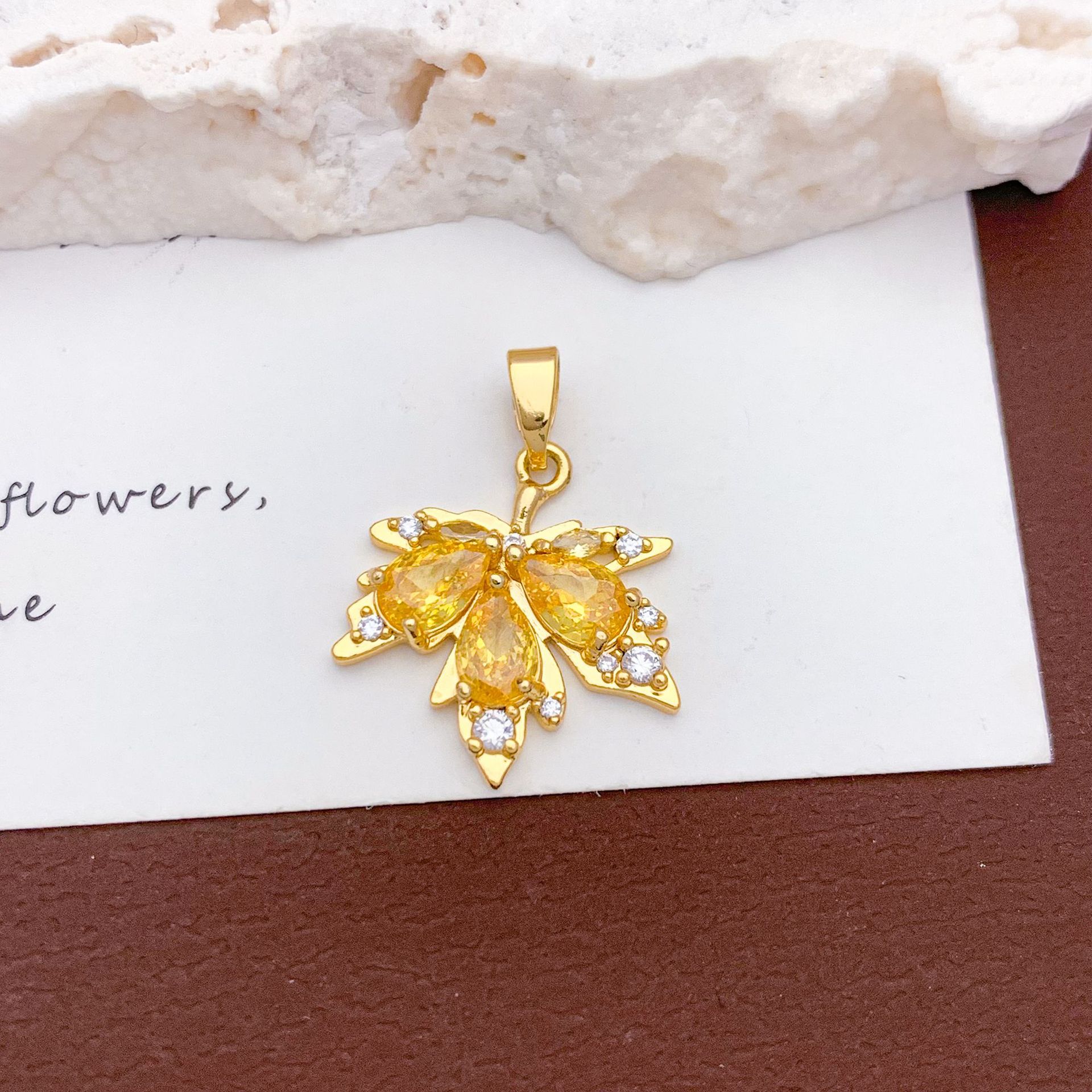 8:Xl2701 yellow maple leaf pendant gold