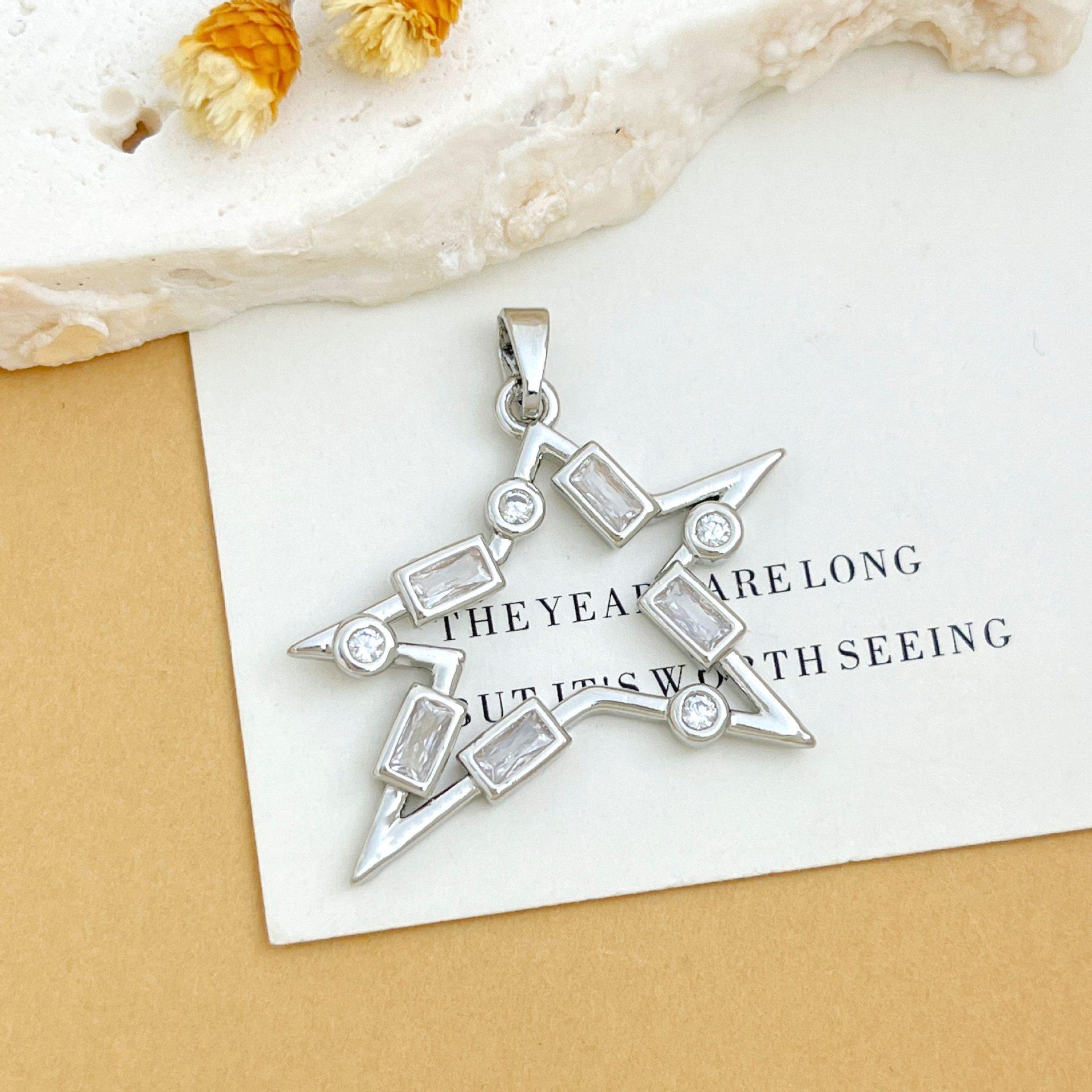 Xl4208 hollow five-pointed star pendant silver