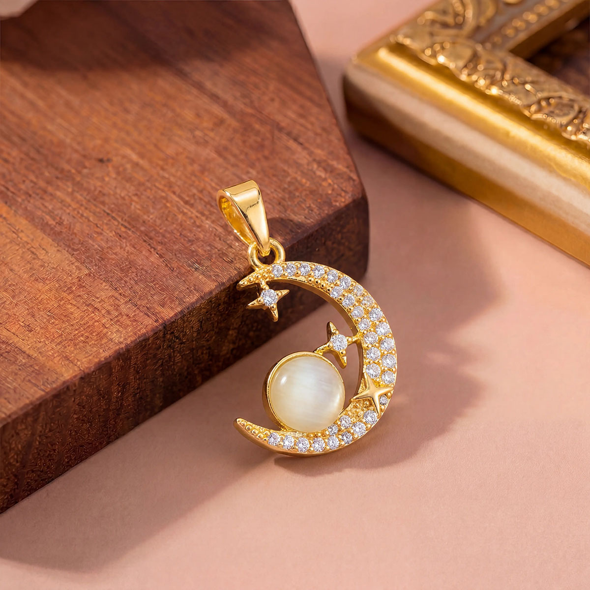 4:Xl231 moon white cat eye pendant gold