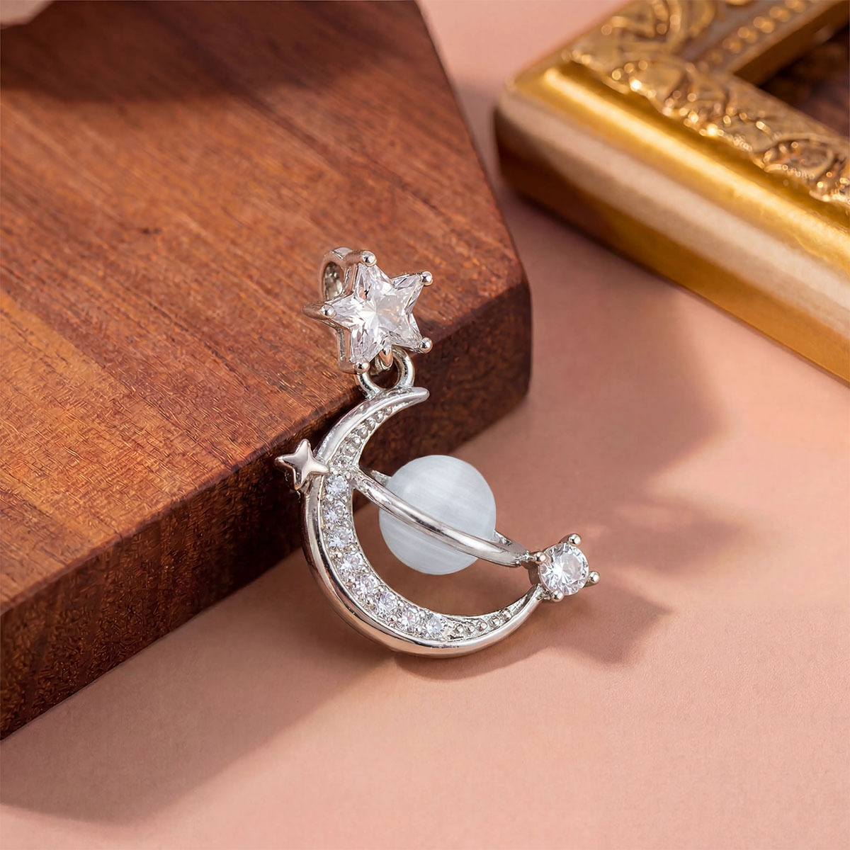 7:Xl1132 star and moon white cat eye pendant silver