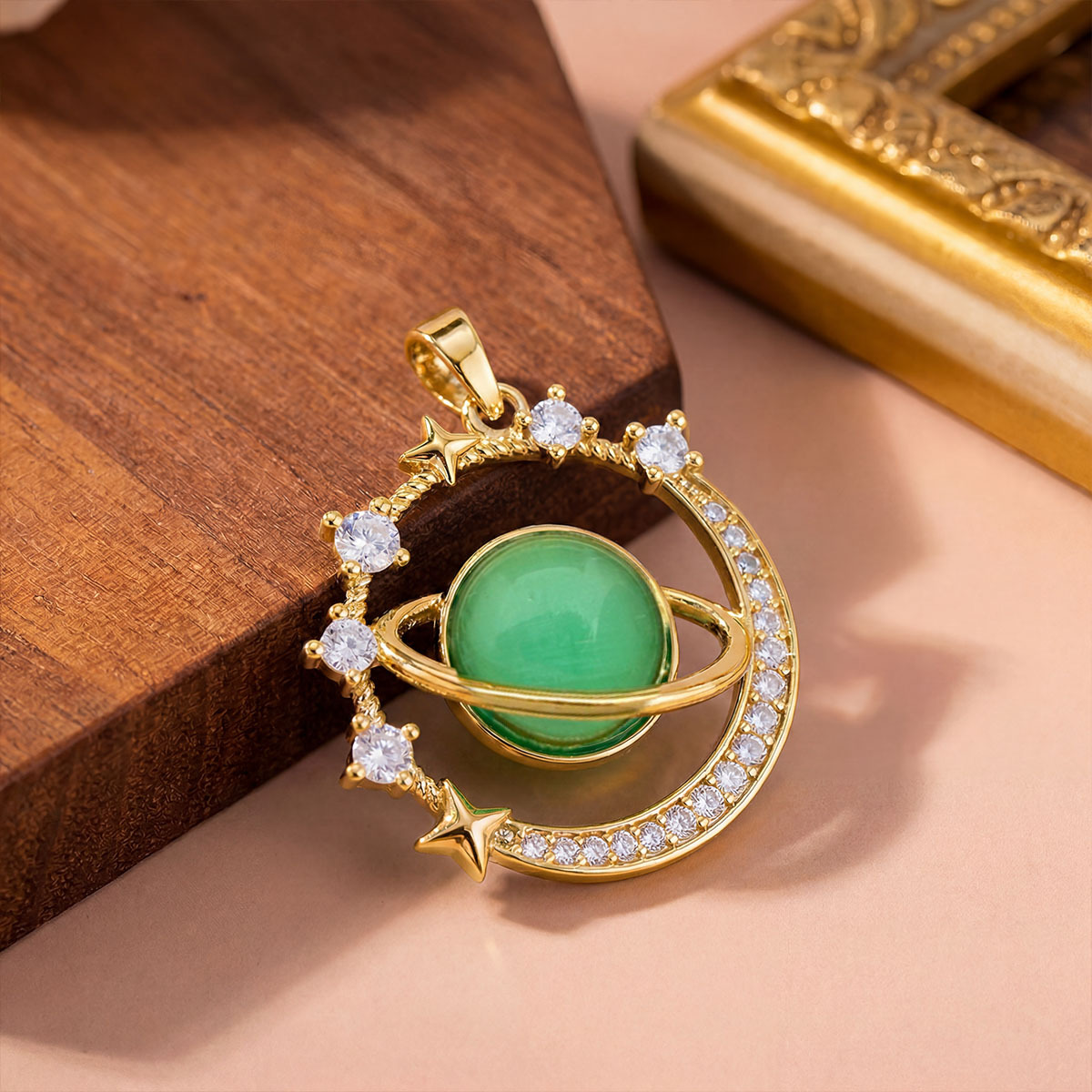 9:Xl1165 planet green cat eye pendant gold