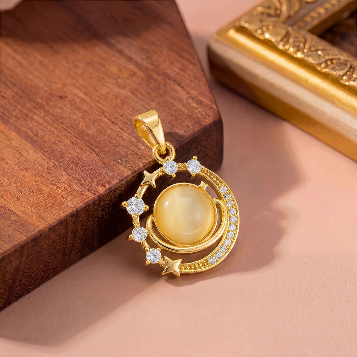 11:Xl1844 planet white cat eye pendant gold small