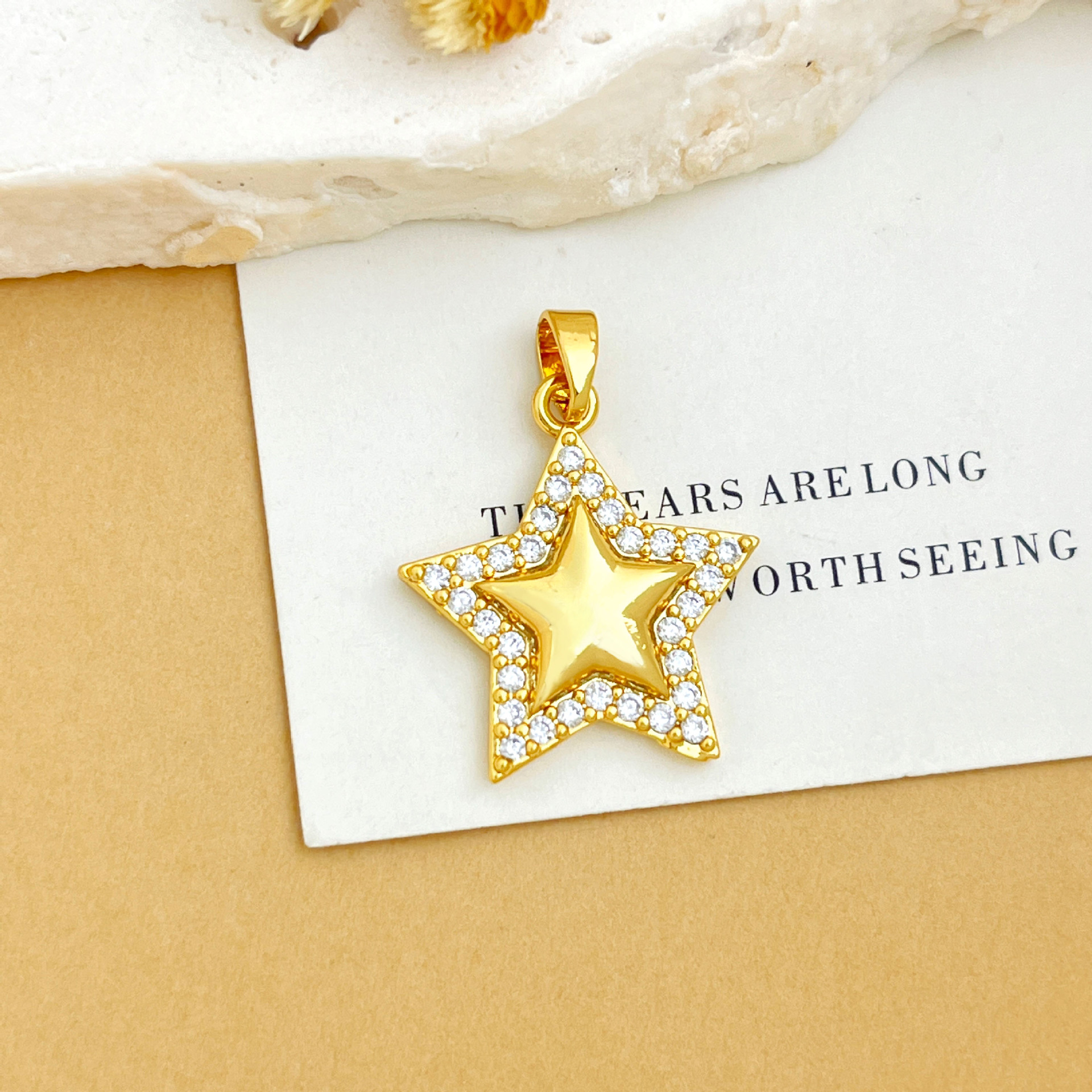 1:Xl1507 glossy five-pointed star pendant gold