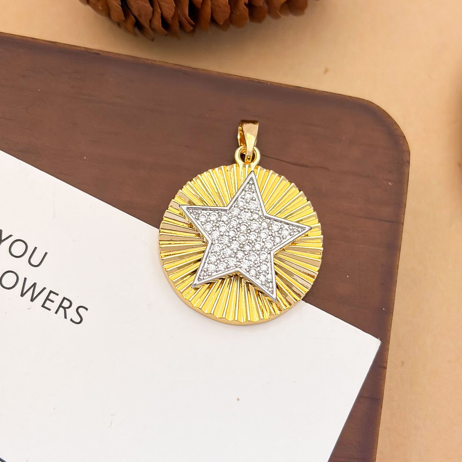 Xl3664 round five-pointed star two-color pendant