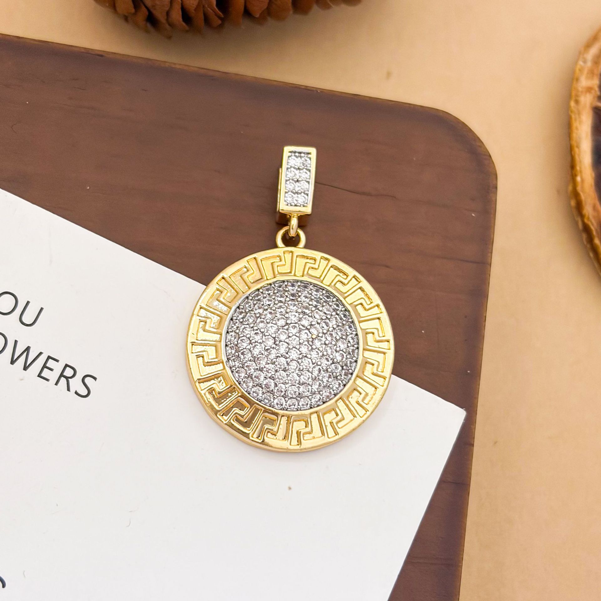 5:Xl3341 round cake two-color pendant