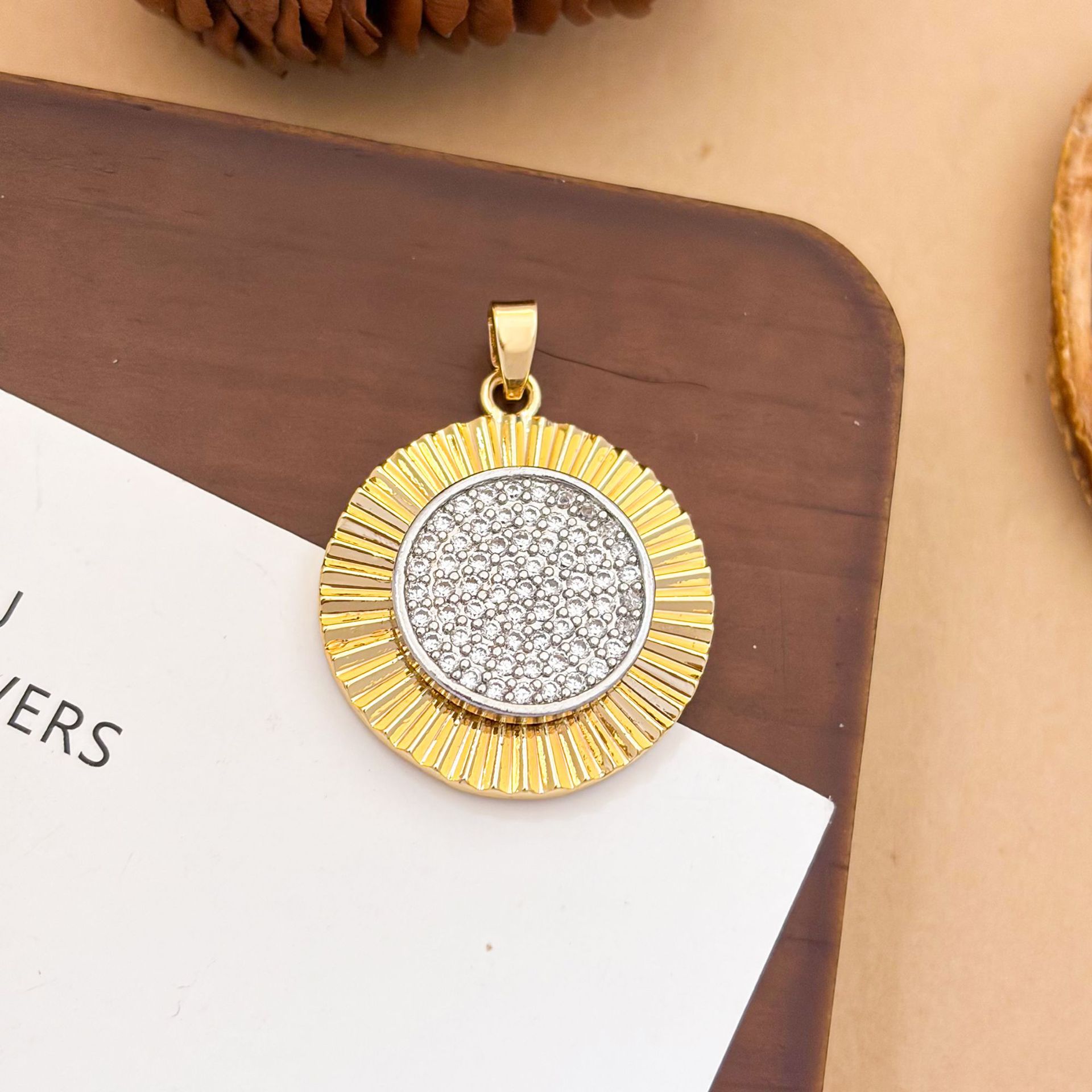 11:Xl 183.4kg round two-tone pendant