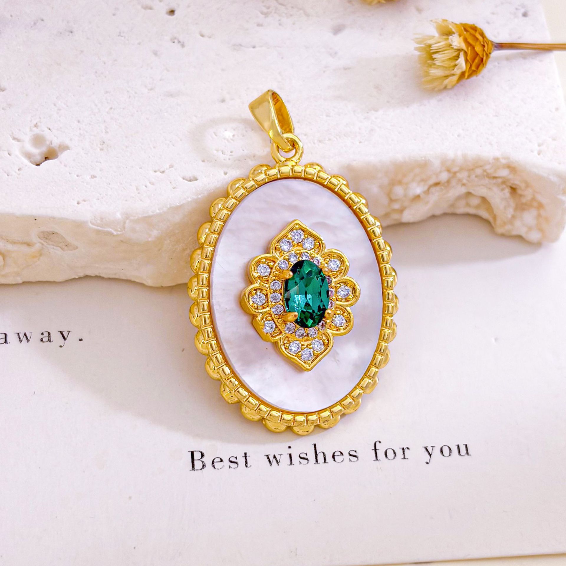 Xl970 vintage flower pendant gold