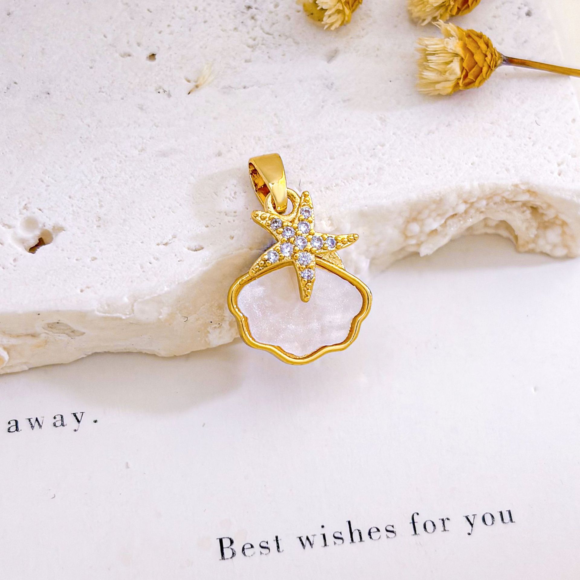 3:Xl72 star shell pendant gold