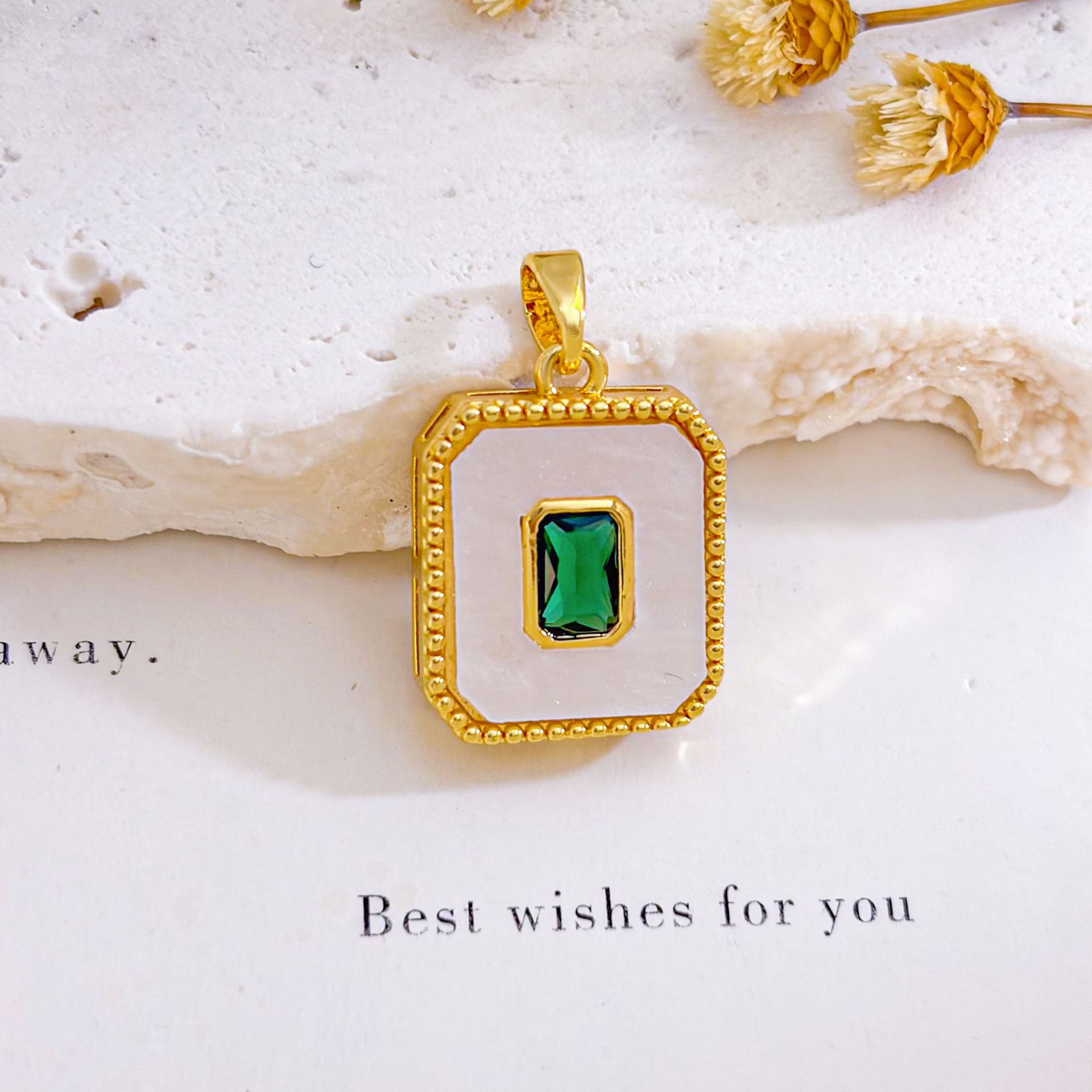 8:Xl771 emerald hexagon pendant gold