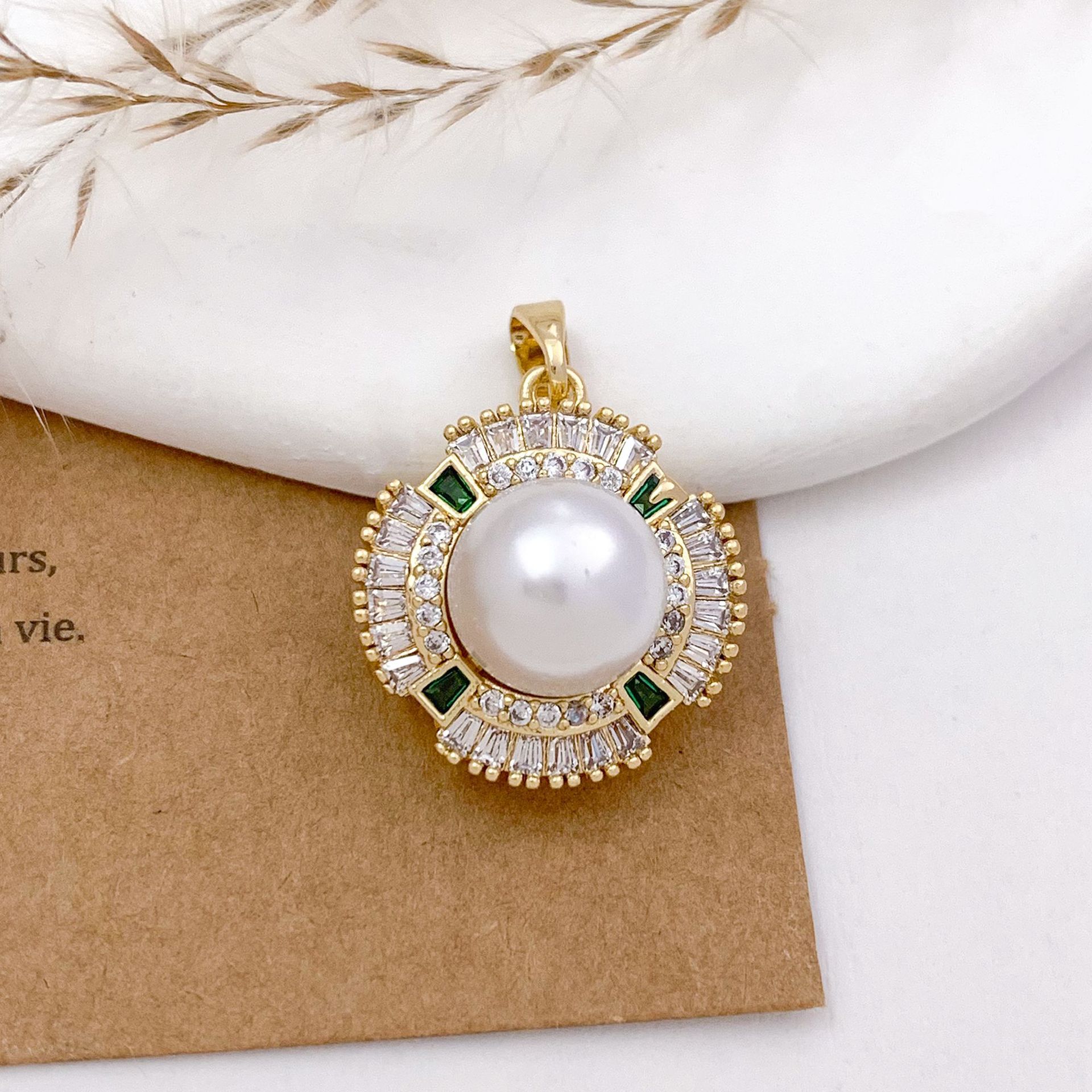 Xl1286 vintage green four-petal flower pendant gol