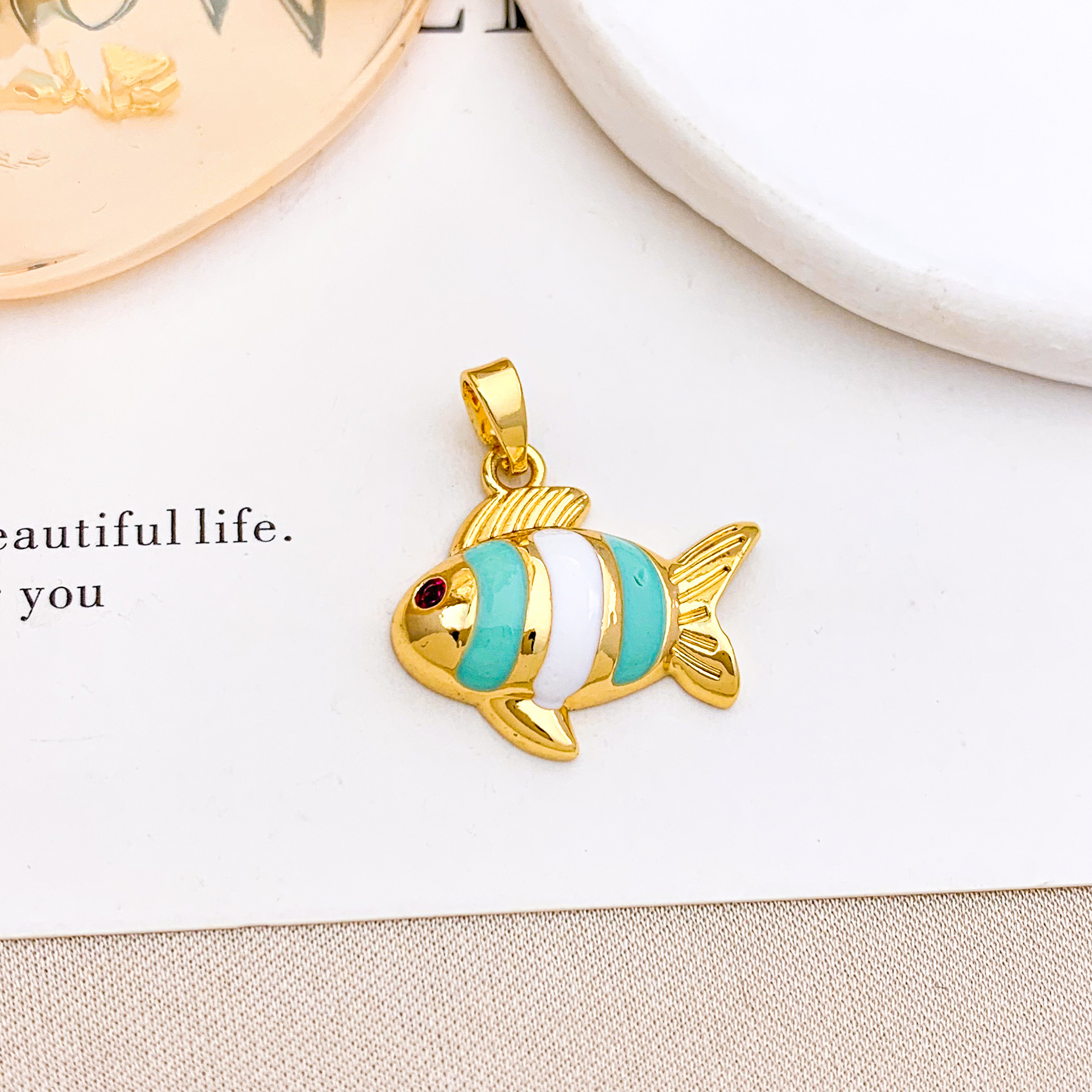 6:15x19mm light green clownfish pendant gold