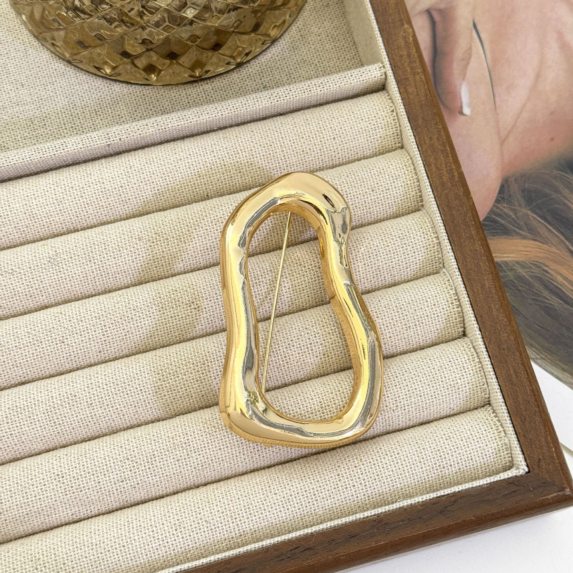 5:Glossy irregular ring brooch-kc gold