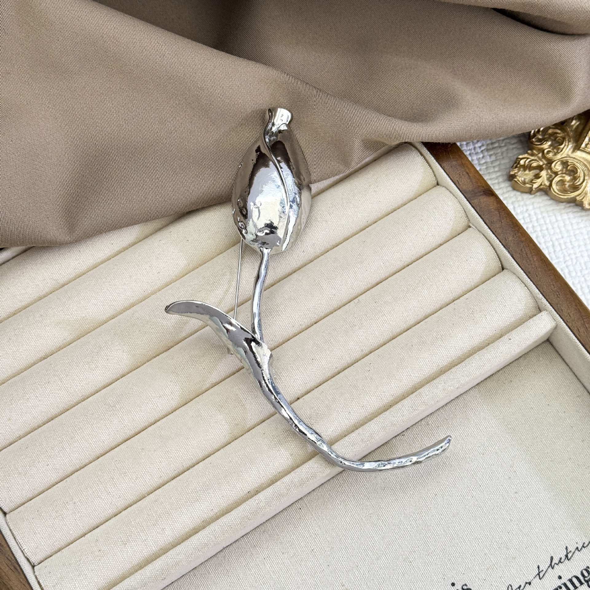 17:Rosebud brooch-silver