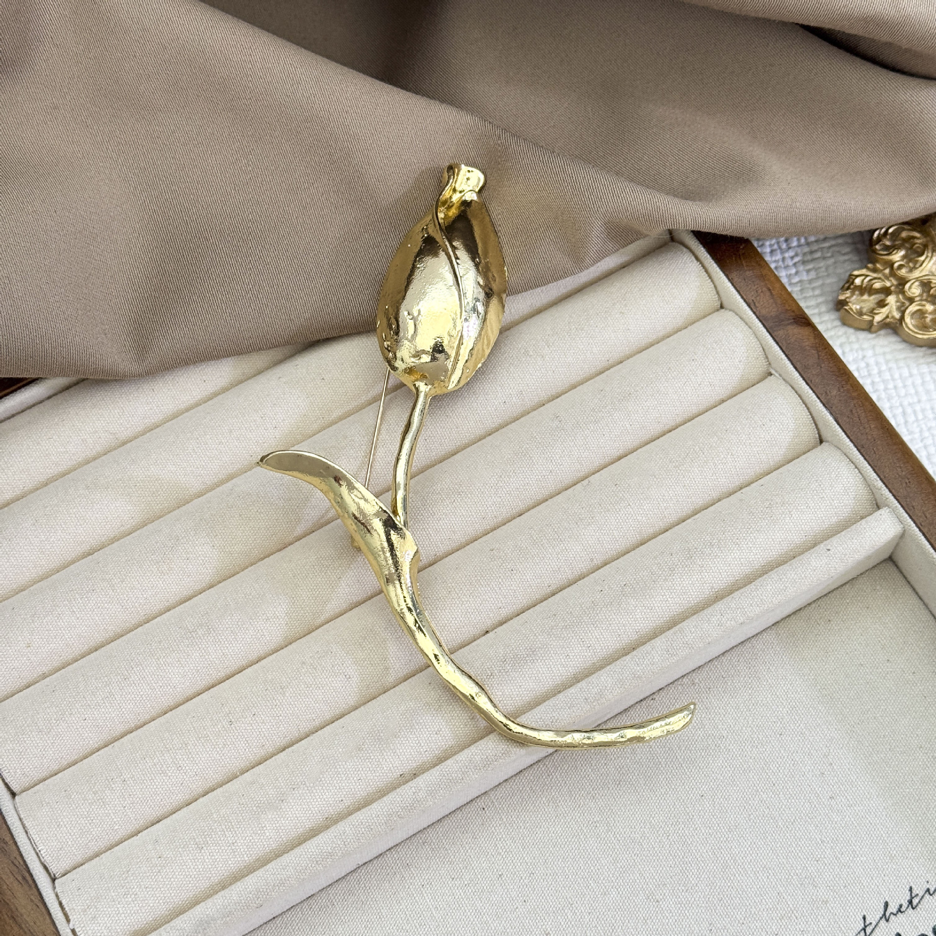 18:Rosebud brooch-gold