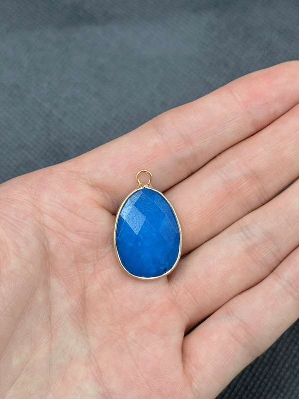2:White stone dark blue