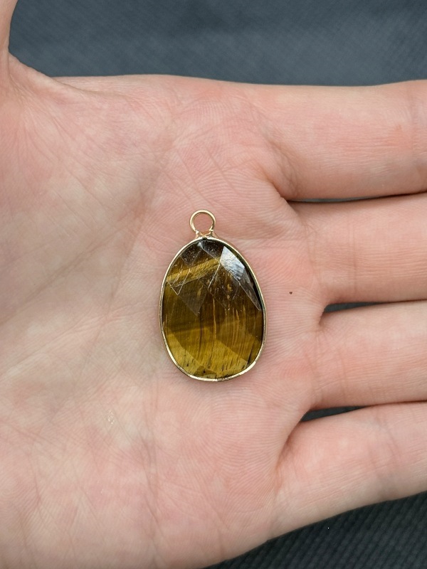 3:Tiger eye stone