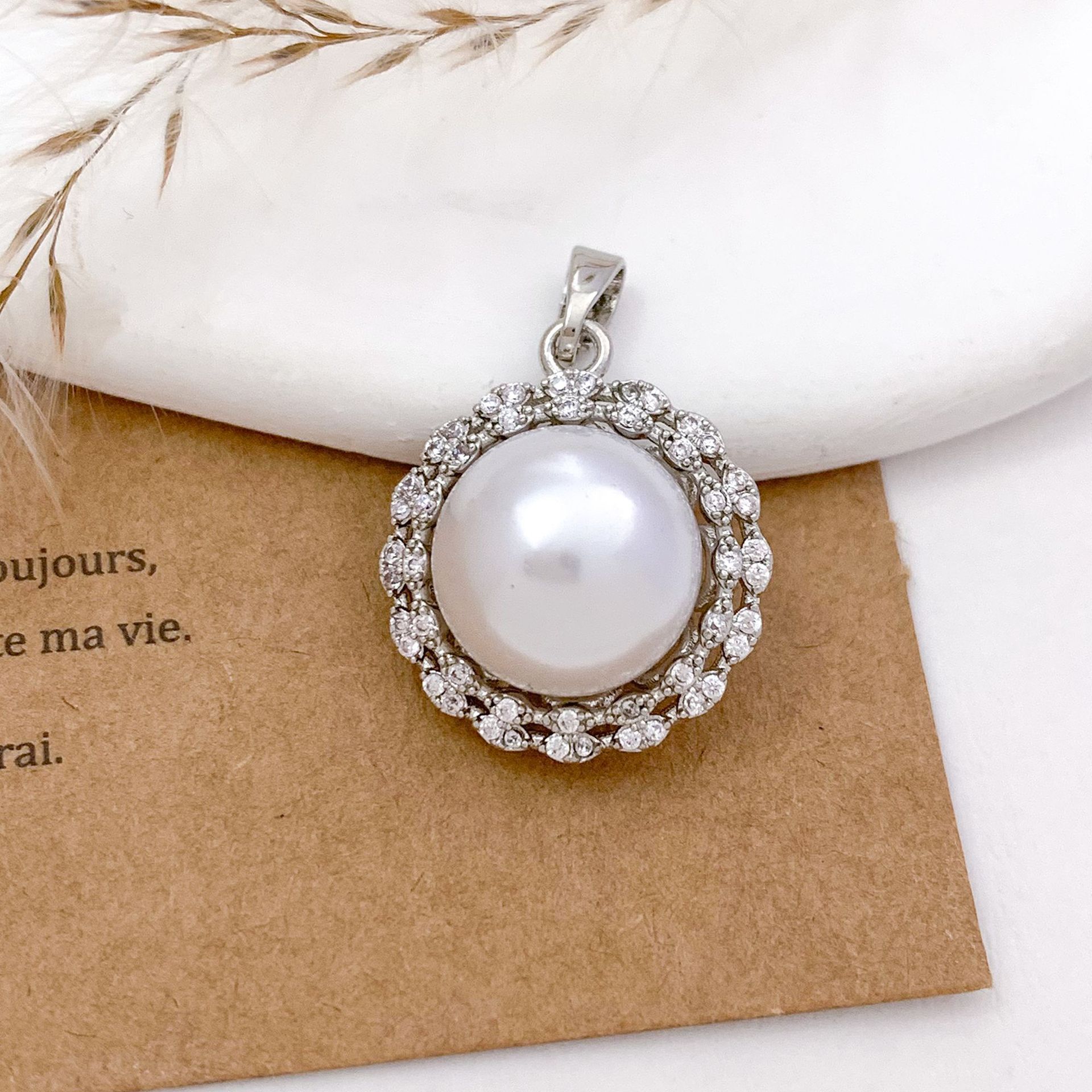 2:Xl1182 lace hollow round pendant silver
