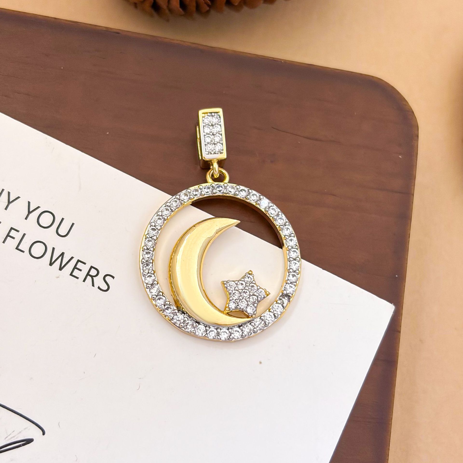 8:Xl3495 round moon two-color pendant