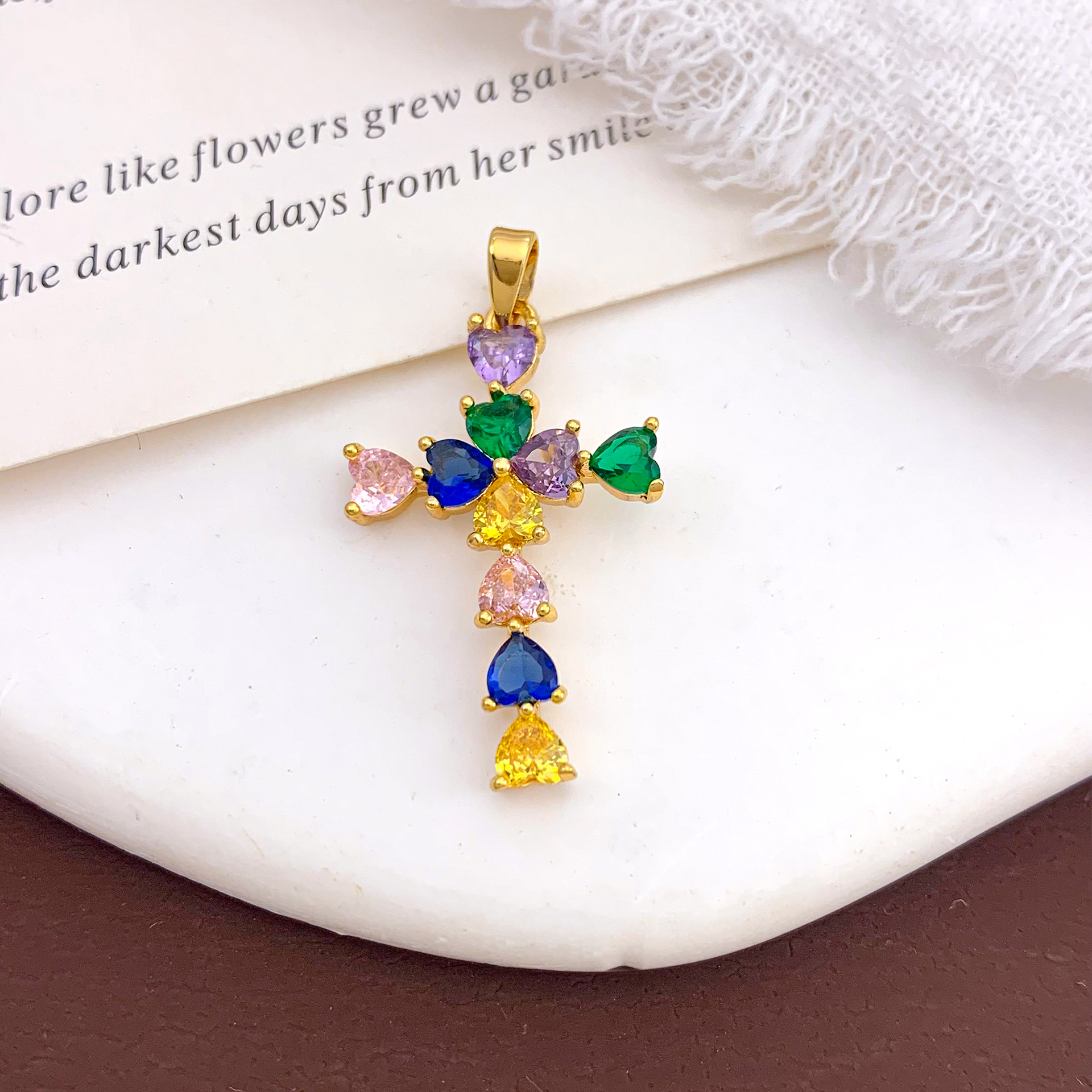 7:Xl1904 love color cross pendant gold