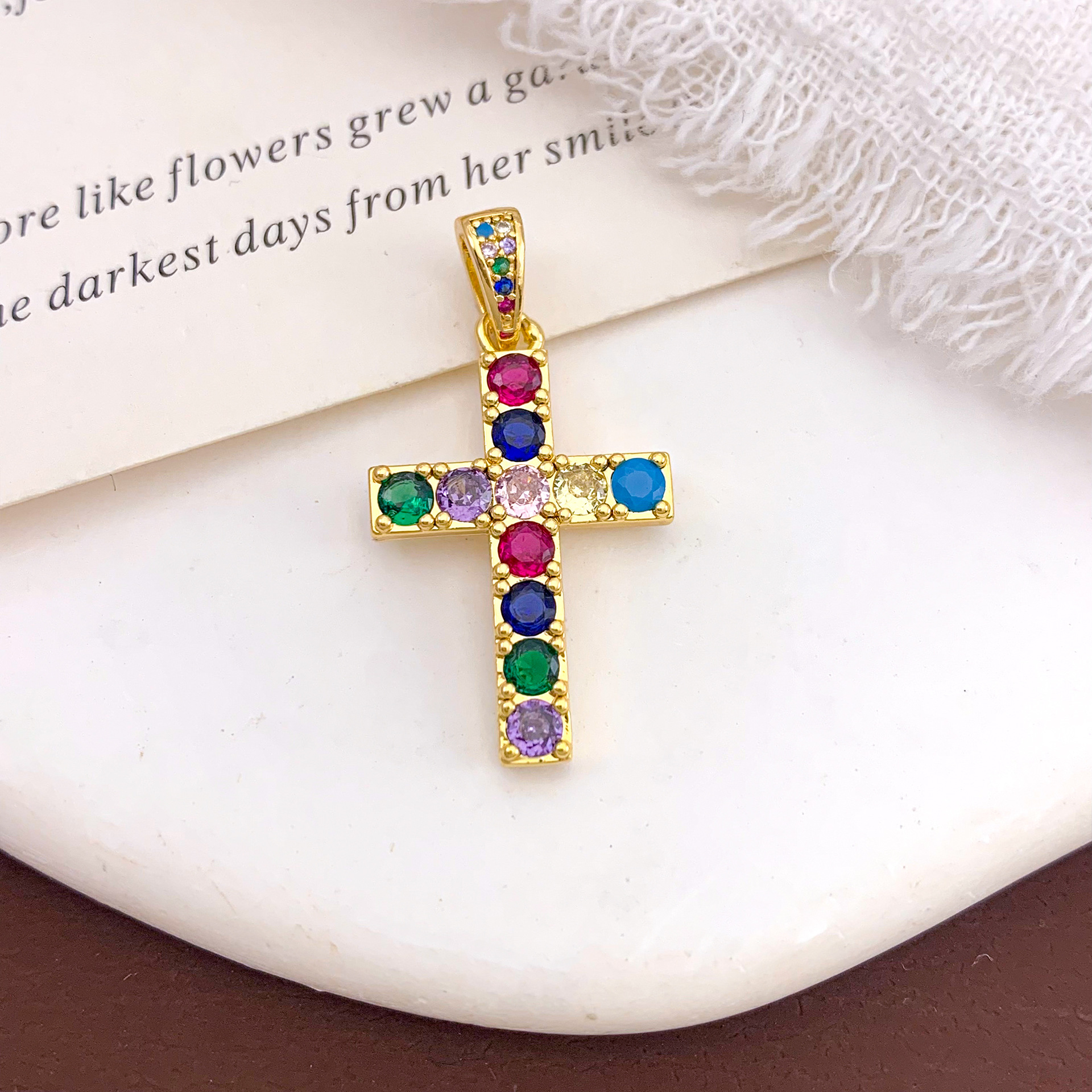 9:Xl2678 color cross pendant gold