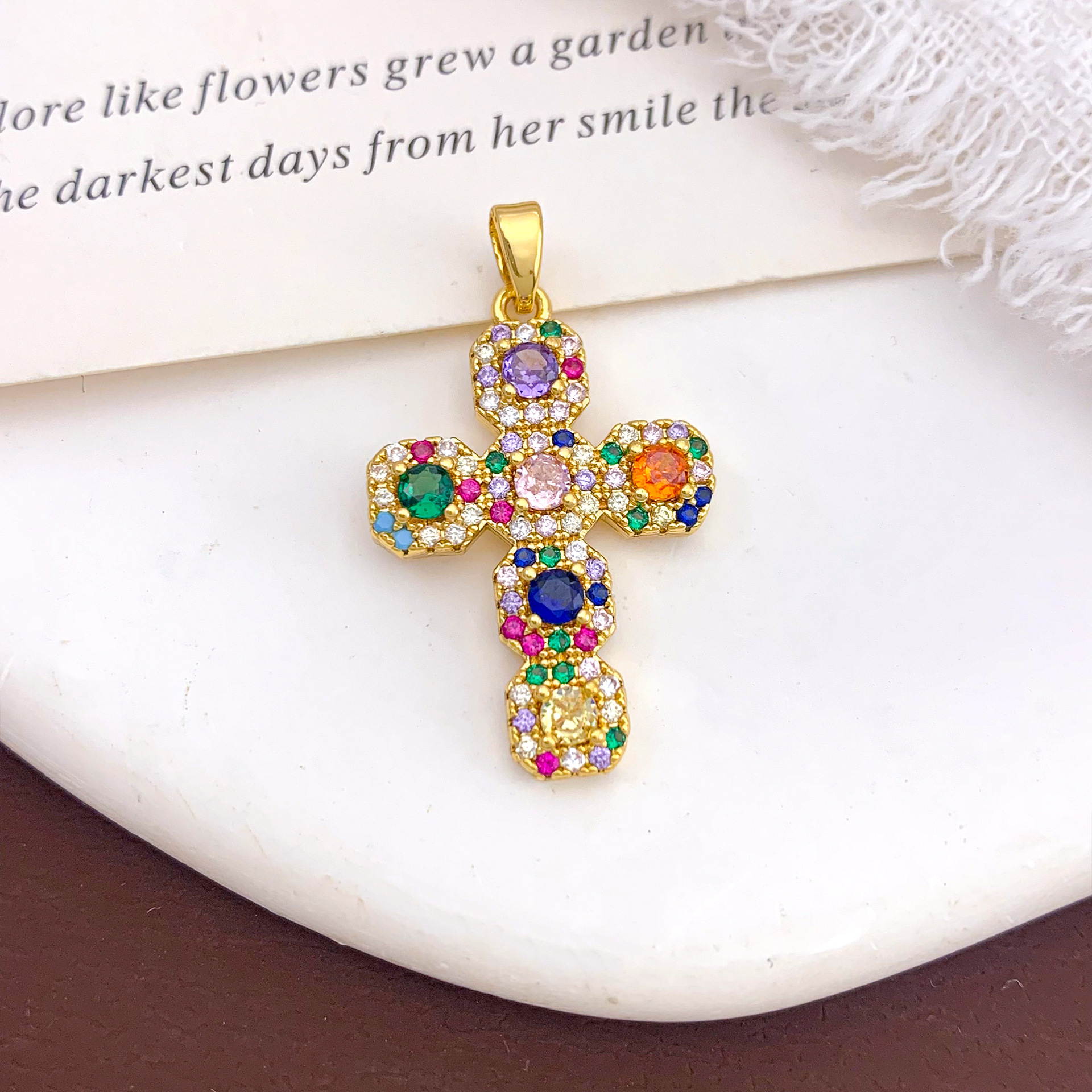 11:Xl3120 colorful square cross pendant gold
