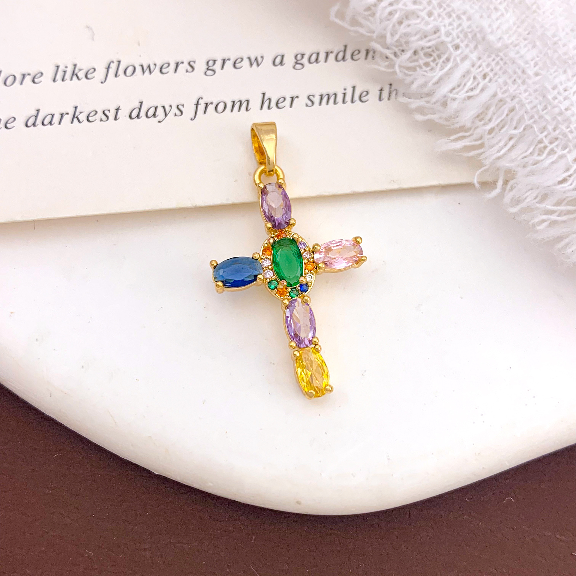 17:Xl3429 oval color cross pendant gold