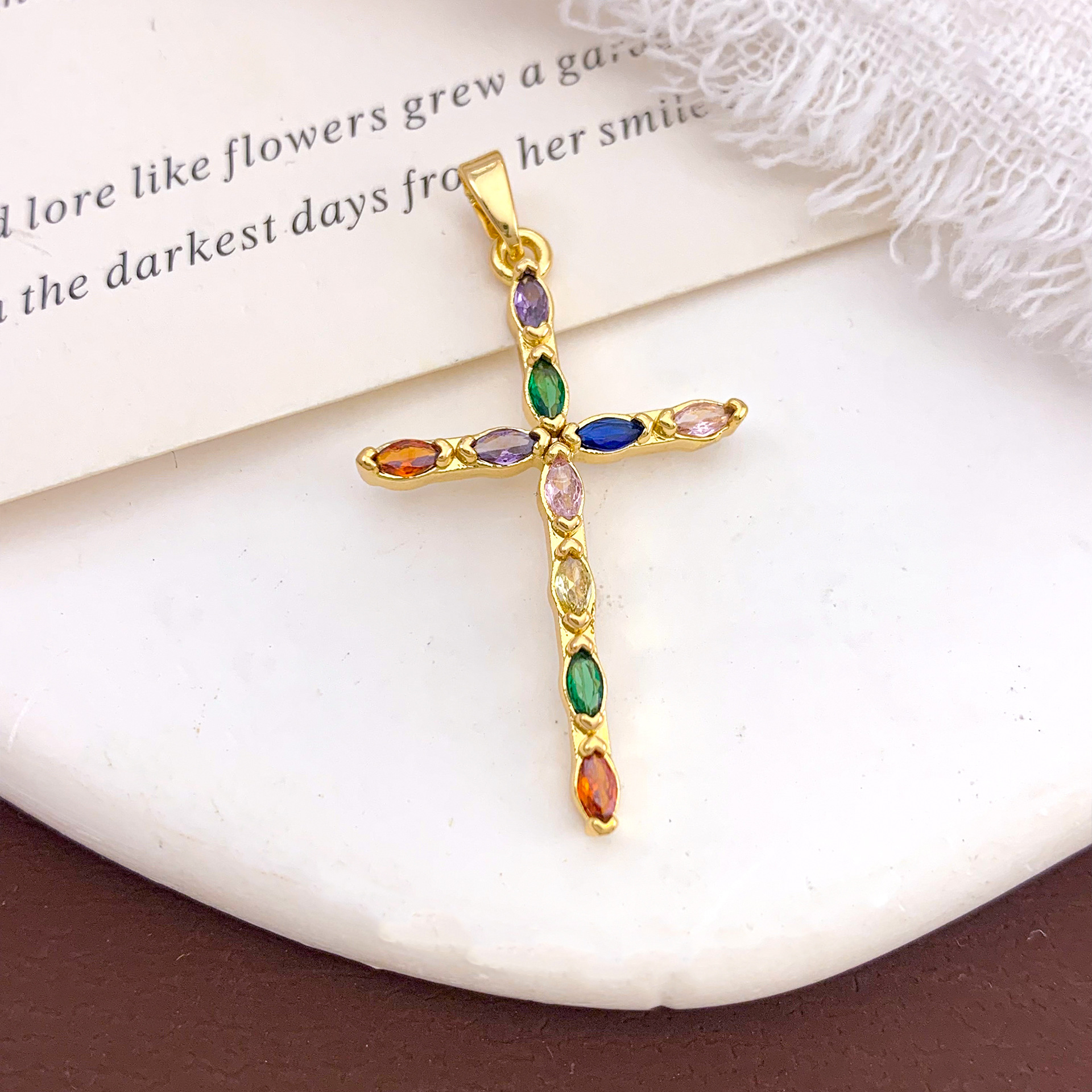 19:Xl4915 oval color cross pendant gold