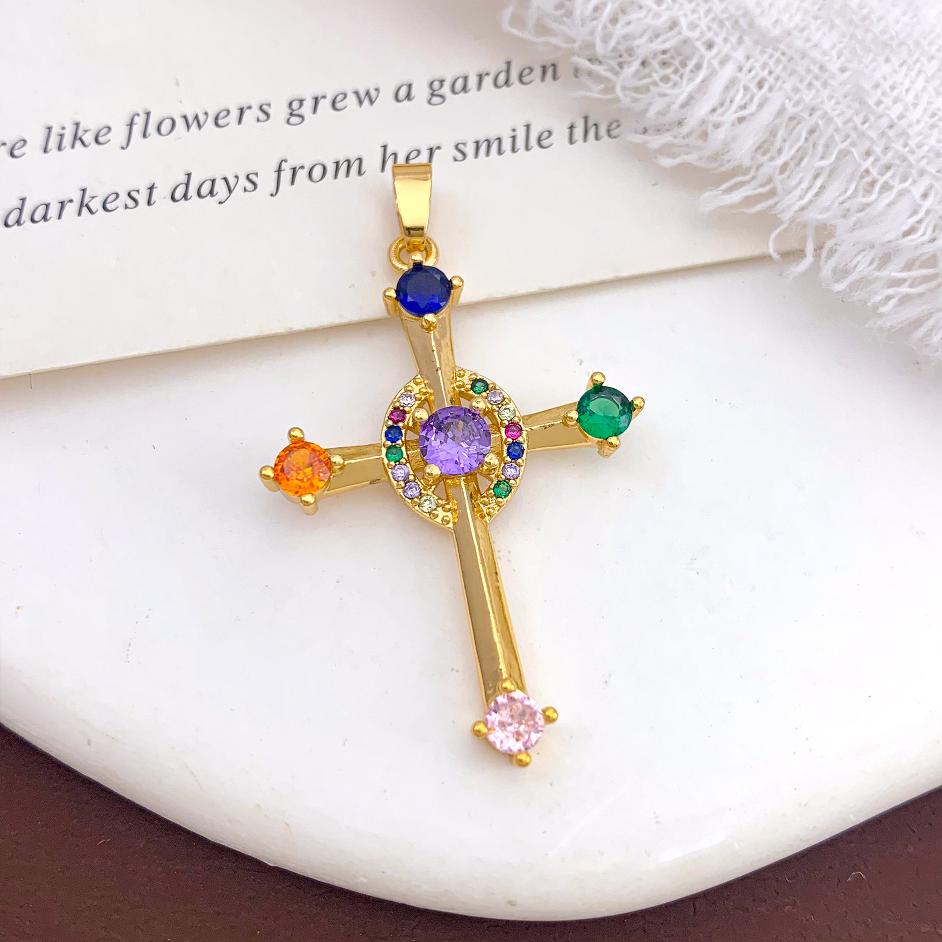 20:Xl5337 round color cross pendant gold