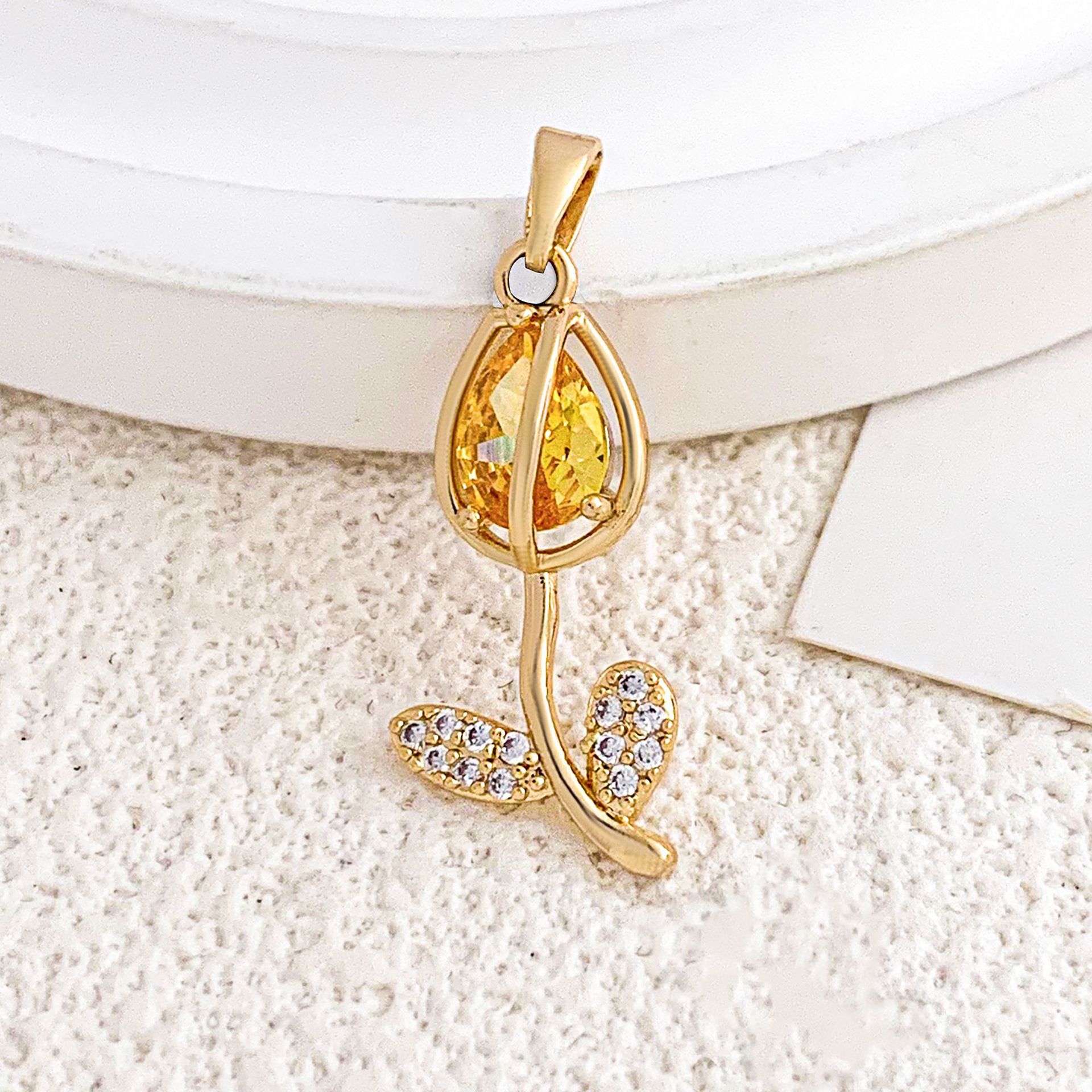 6:Xl2385 golden tulip pendant gold